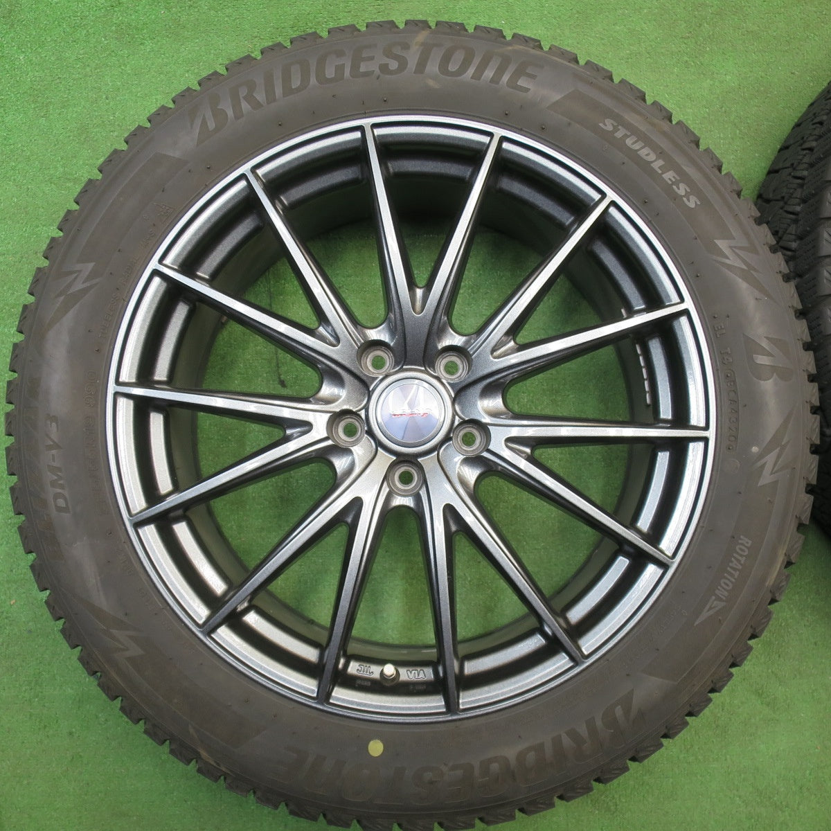 バリ溝！キレイ！9.5分★スタッドレス 225/55R19 ブリヂストン ブリザック DM-V3 VELVA SPORTZ ヴェルヴァ 19インチ PCD114.3/5H★6030402NJス