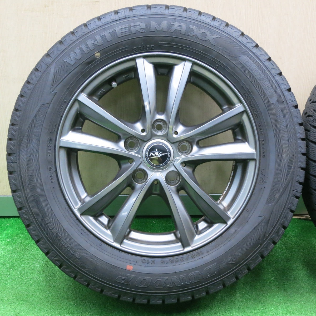 [送料無料] バリ溝！22年！キレイ！9.5分以上★スタッドレス 195/65R15 ダンロップ ウインターマックス WM02 NIRVANA NV ニルバーナ 15インチ PCD114.3/5H★4102907NJス