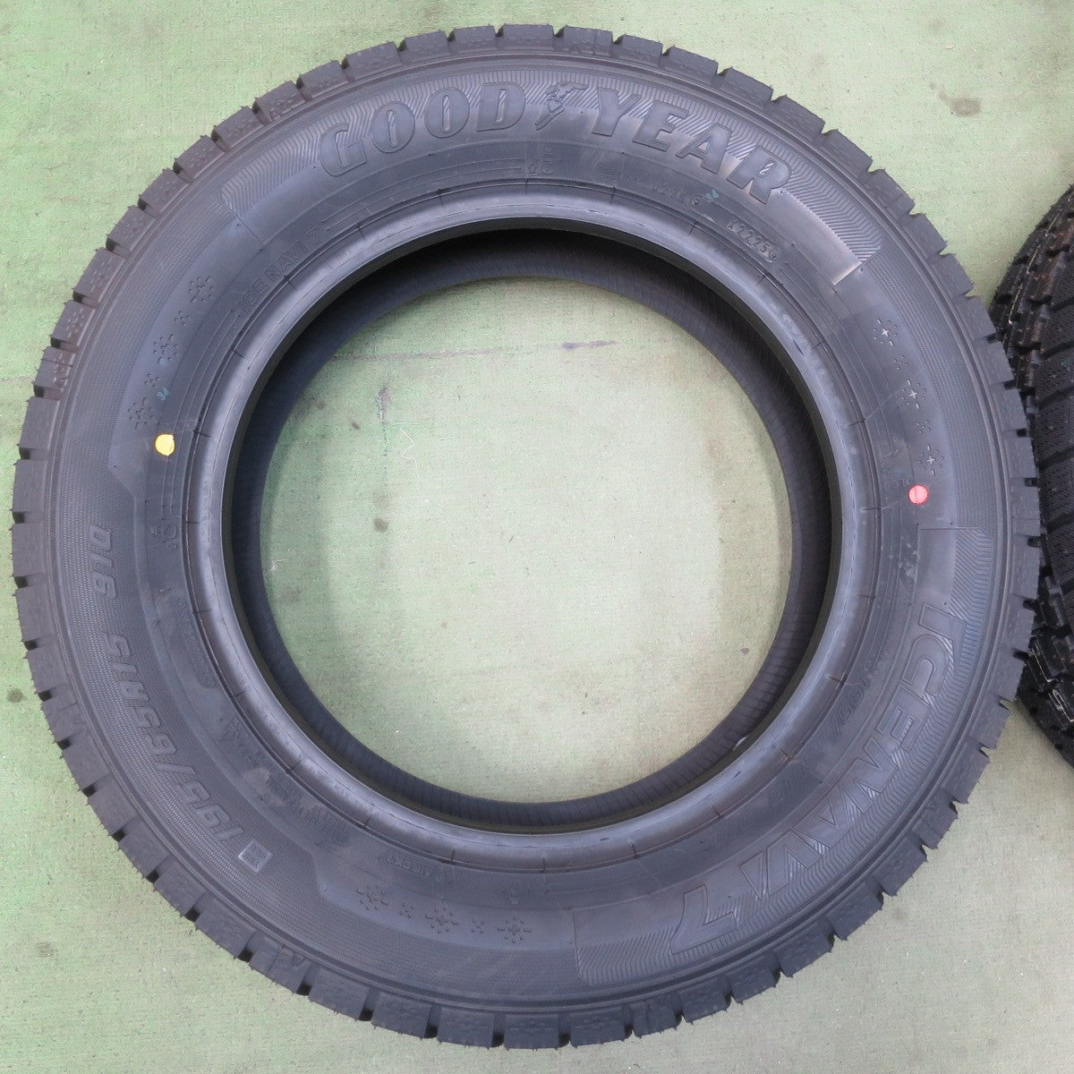 未使用！25年★スタッドレス 195/65R15 グッドイヤー アイスナビ7 タイヤ 15インチ ノア ヴォクシー ステップワゴン プリウス エスクァイア 等★6042601IMスタ