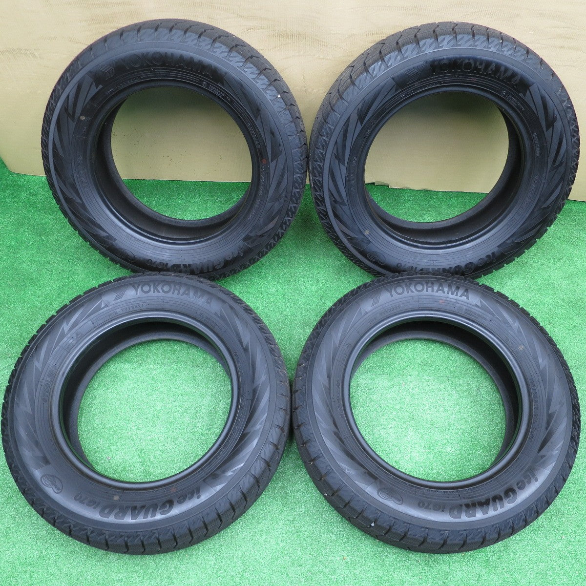 ほぼ未使用！21年★スタッドレス 195/65R15 ヨコハマ アイスガード iG70 タイヤ 15インチ ノア プリウス セレナ ヴォクシー ステップワゴン 等★5120702NKスタ