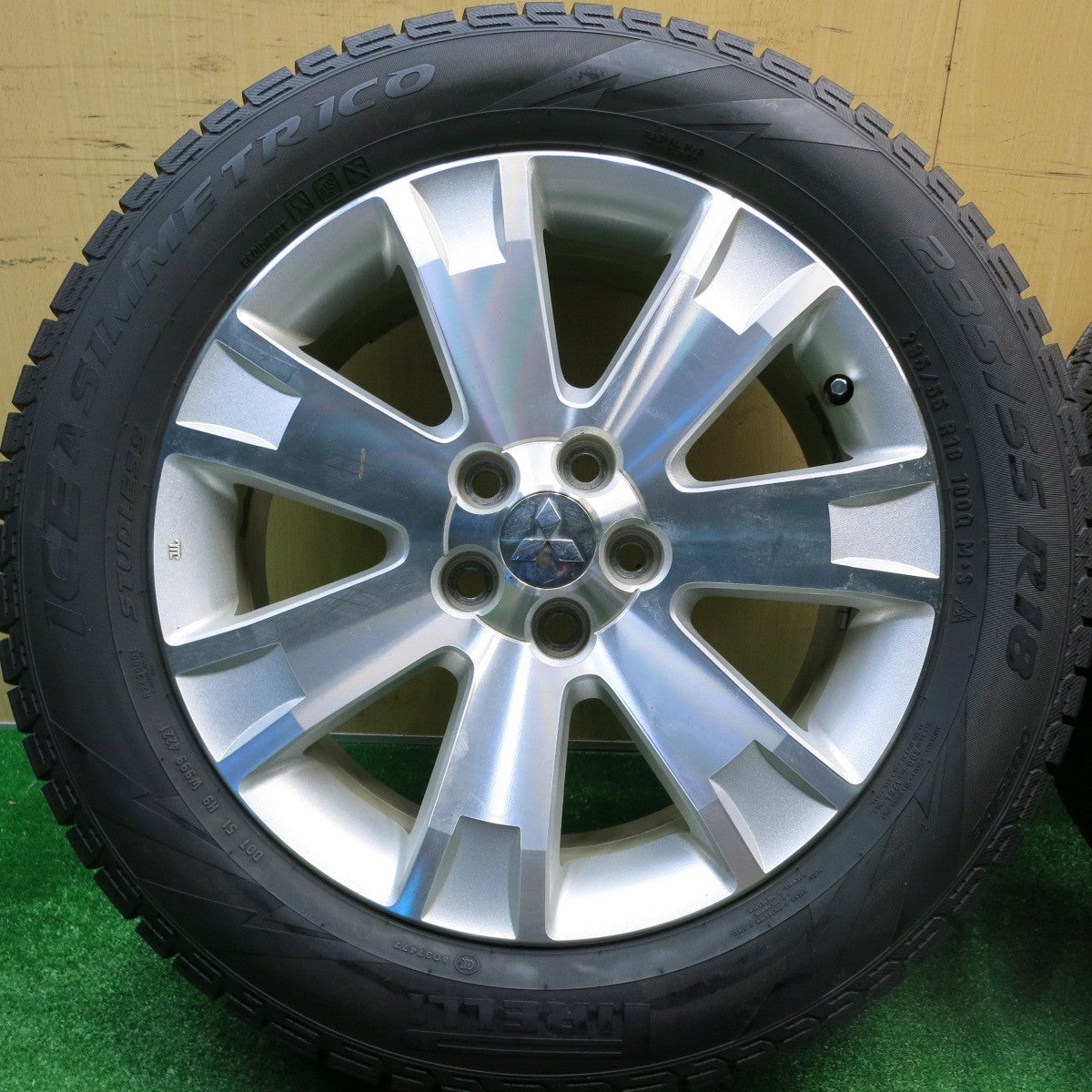 バリ溝！21年！9.5分★三菱 デリカ D:5 純正 235/55R18 スタッドレス ピレリ アイスアシンメトリコ 18インチ D5 PCD114.3/5H★5103001HAス