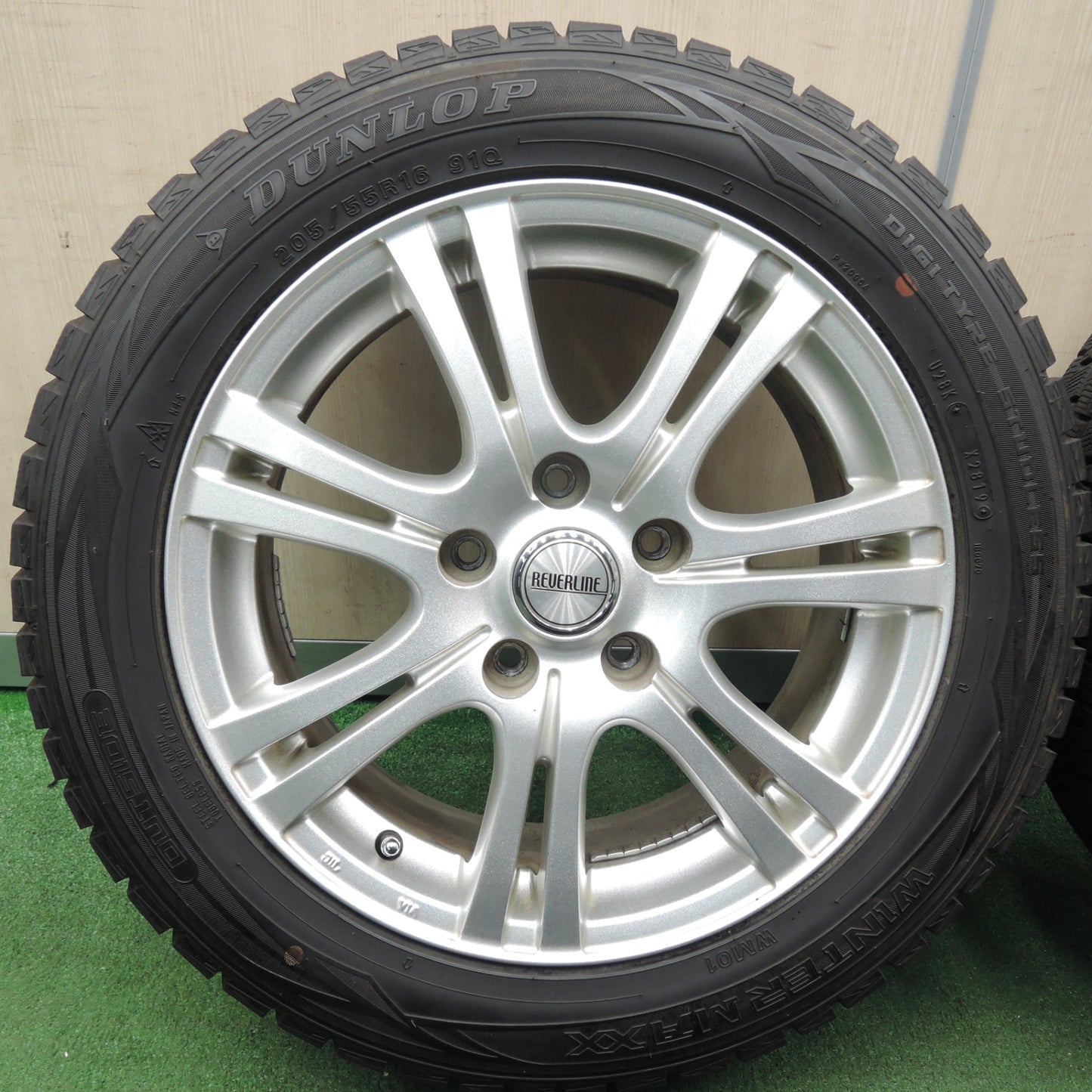 *送料無料* バリ溝！キレイ！9.5分★スタッドレス 205/55R16 ダンロップ ウインターマックス WM01 REVERLINE リバーライン PCD114.3/5H★4031401TNス