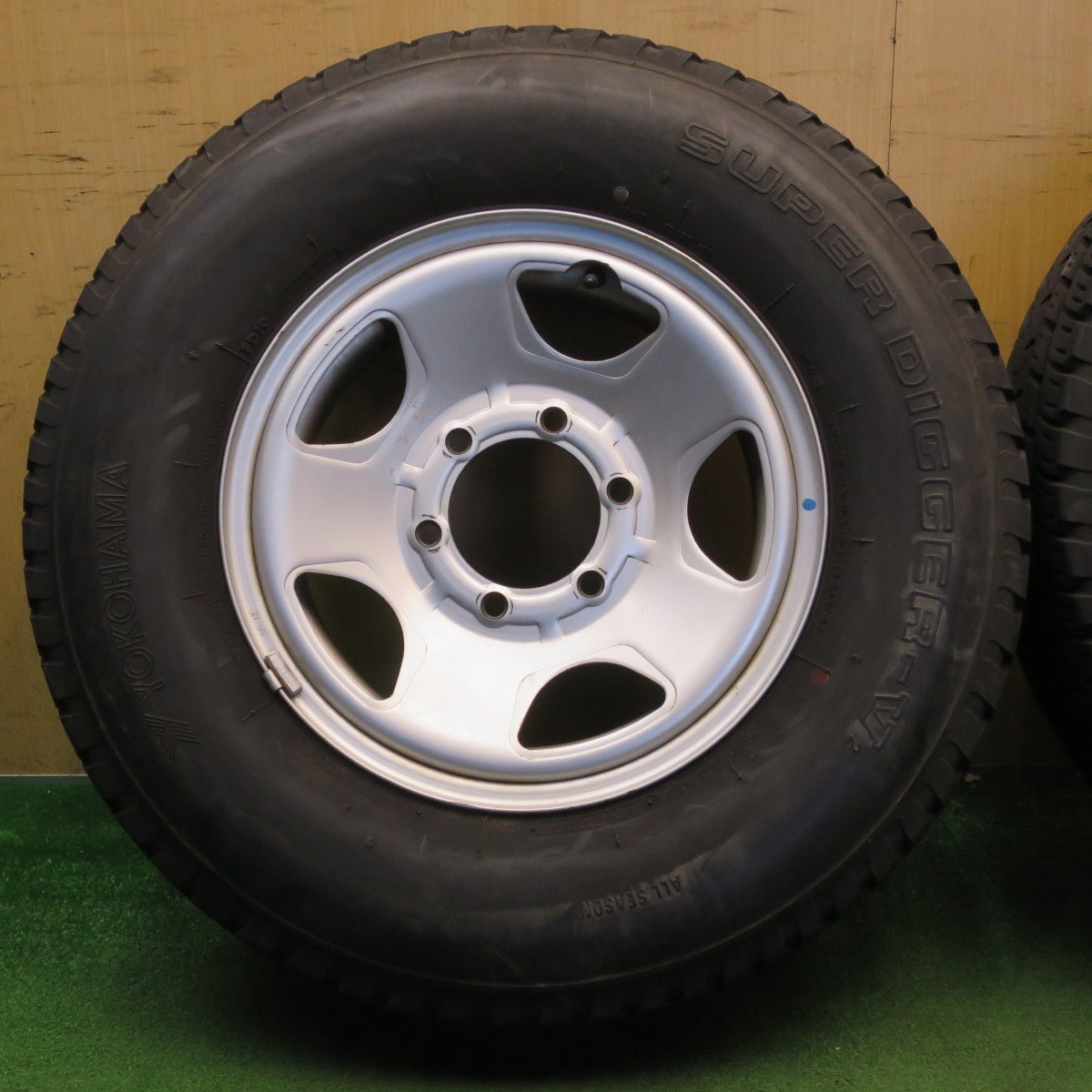 バリ溝！9.5分★215/80R15 112/110L ヨコハマ SUPER DIGGER-V スチール ホイール 15インチ PCD139.7/6H★6042101NJノ