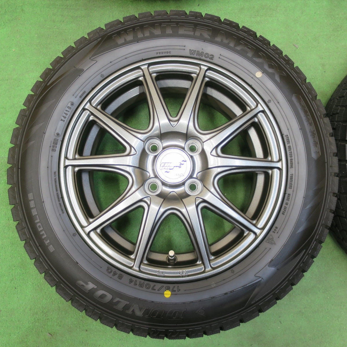 [送料無料] バリ溝！キレイ！9.5分以上★スタッドレス 175/70R14 ダンロップ ウインターマックス WM02 FINAL SPEED MiD ファイナルスピード PCD100/4H★4112004イス