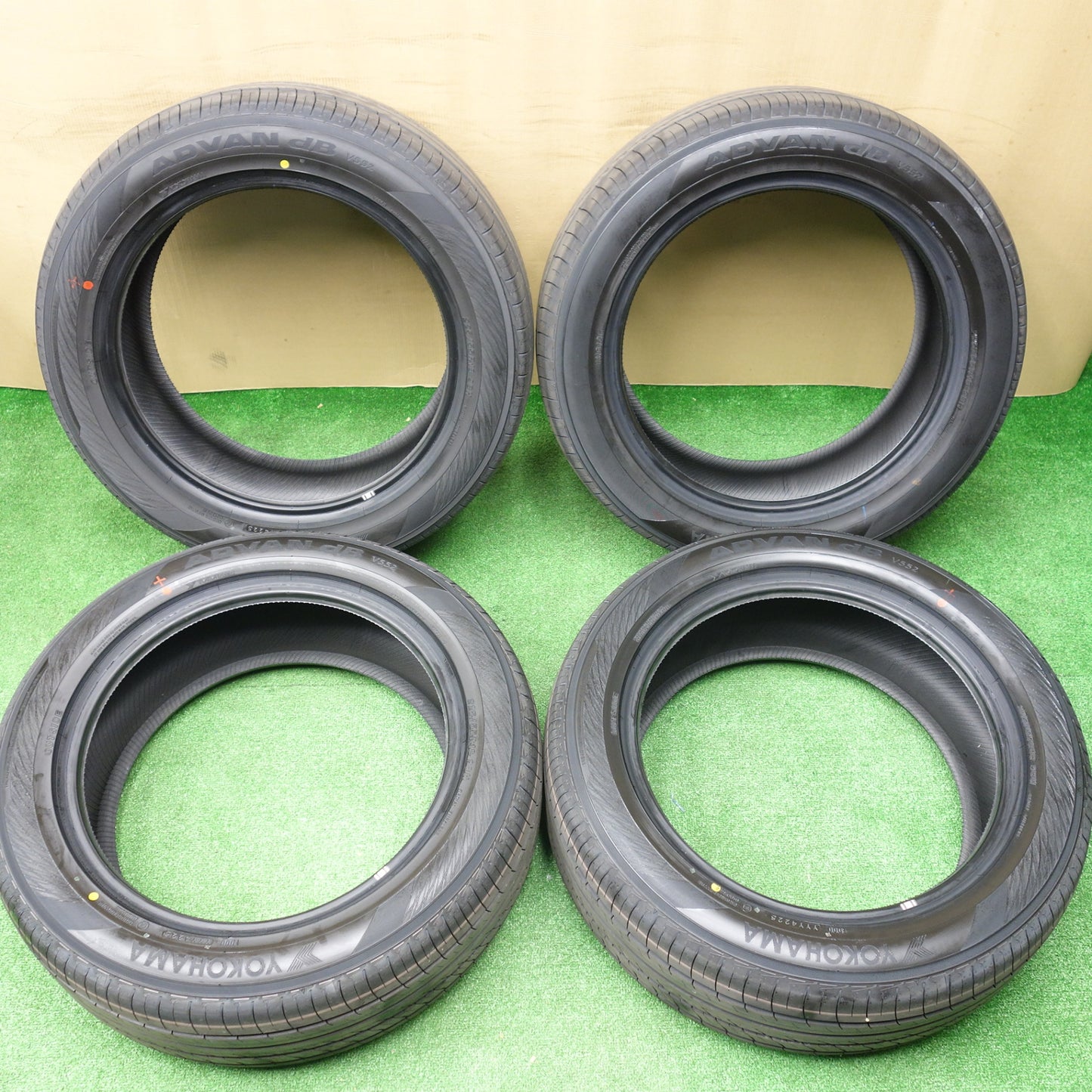 新車外し！25年★225/55R18 ヨコハマ アドバン dB V552 タイヤ 18インチ デリカ D:5 エルグランド アルファード ヴェルファイア 等★5121408KTノタ