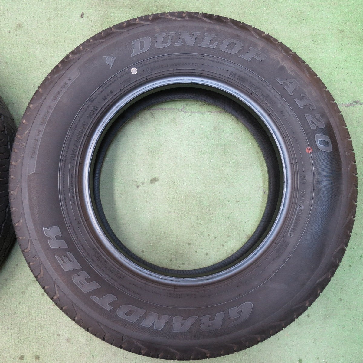 バリ溝！25年！8.5分★195/80R15 ダンロップ AT20 グラントレック タイヤ 15インチ ジムニーシエラ ジムニーノマド 等★6021003イノタ