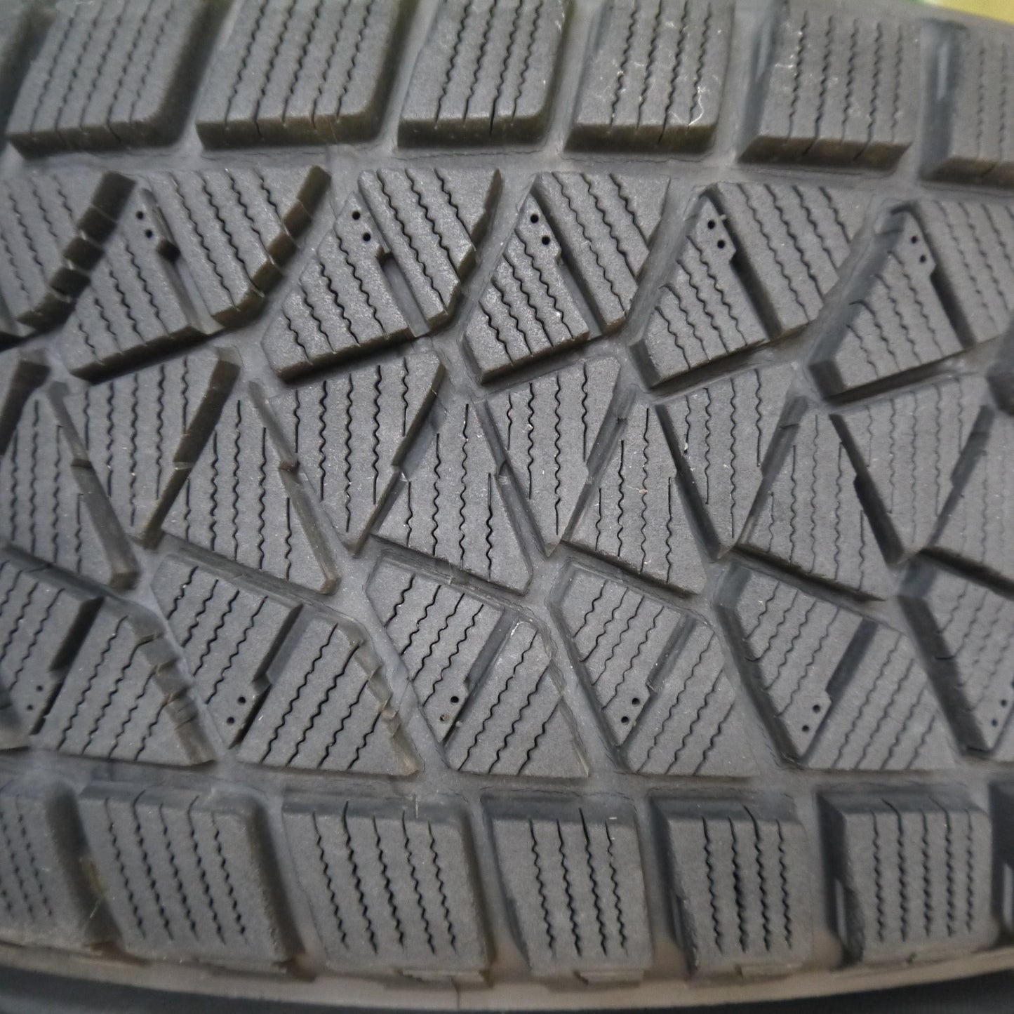 バリ溝！キレイ！9分★スタッドレス 225/65R17 ブリヂストン ブリザック DM-V2 Schneider シュナイダー 17インチ PCD114.3/5H★5103105Hノ