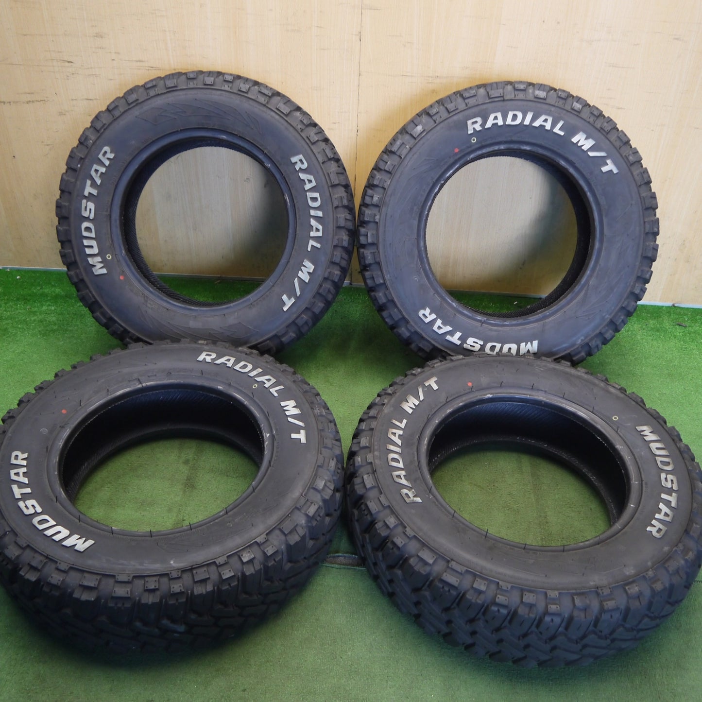 バリ溝！25年！9.5分★195/80R15 107/105N マッドスター ラジアル M/T ホワイトレター MUDSTAR RADIAL タイヤ 15インチ ハイエース キャラバン 等★6072204Hノタ