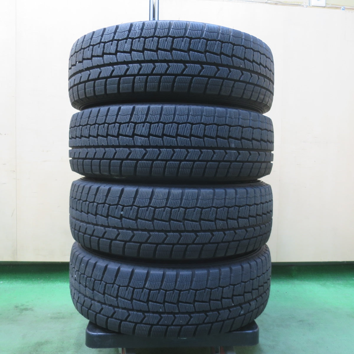バリ溝！23年！キレイ！9.5分★トヨタ シエンタ 純正 スチール 185/65R15 スタッドレス ダンロップ ウインターマックス WM02 15インチ PCD100/5H★6012902イス