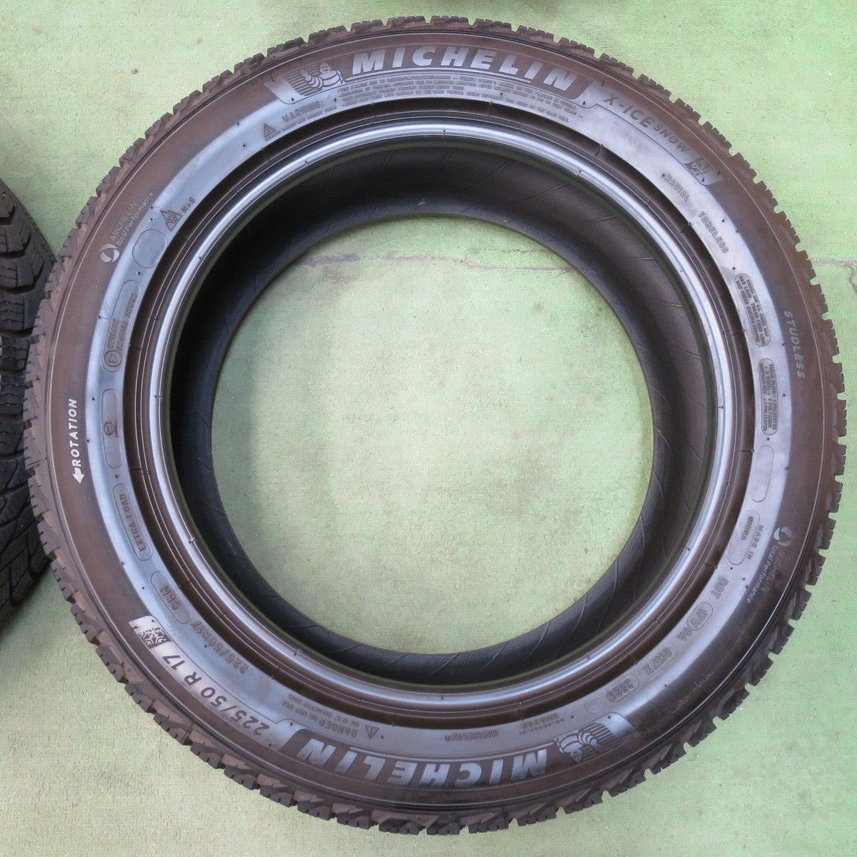 バリ溝！23年！9.5分★スタッドレス 225/50R17 ミシュラン X-ICE SNOW 17インチ アウディ A4 A5 ベンツ Cクラス BMW 3 4 シリーズ カムリ 等★5122611イスタ