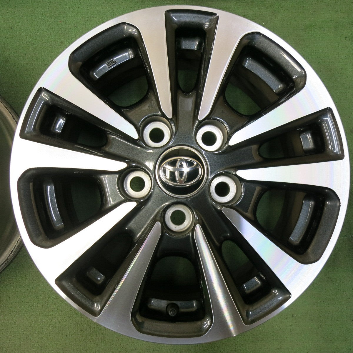 キレイ★トヨタ 80系 エスクァイア 純正 ホイール 15インチ 15×6J PCD114.3/5H★5052110SYホ