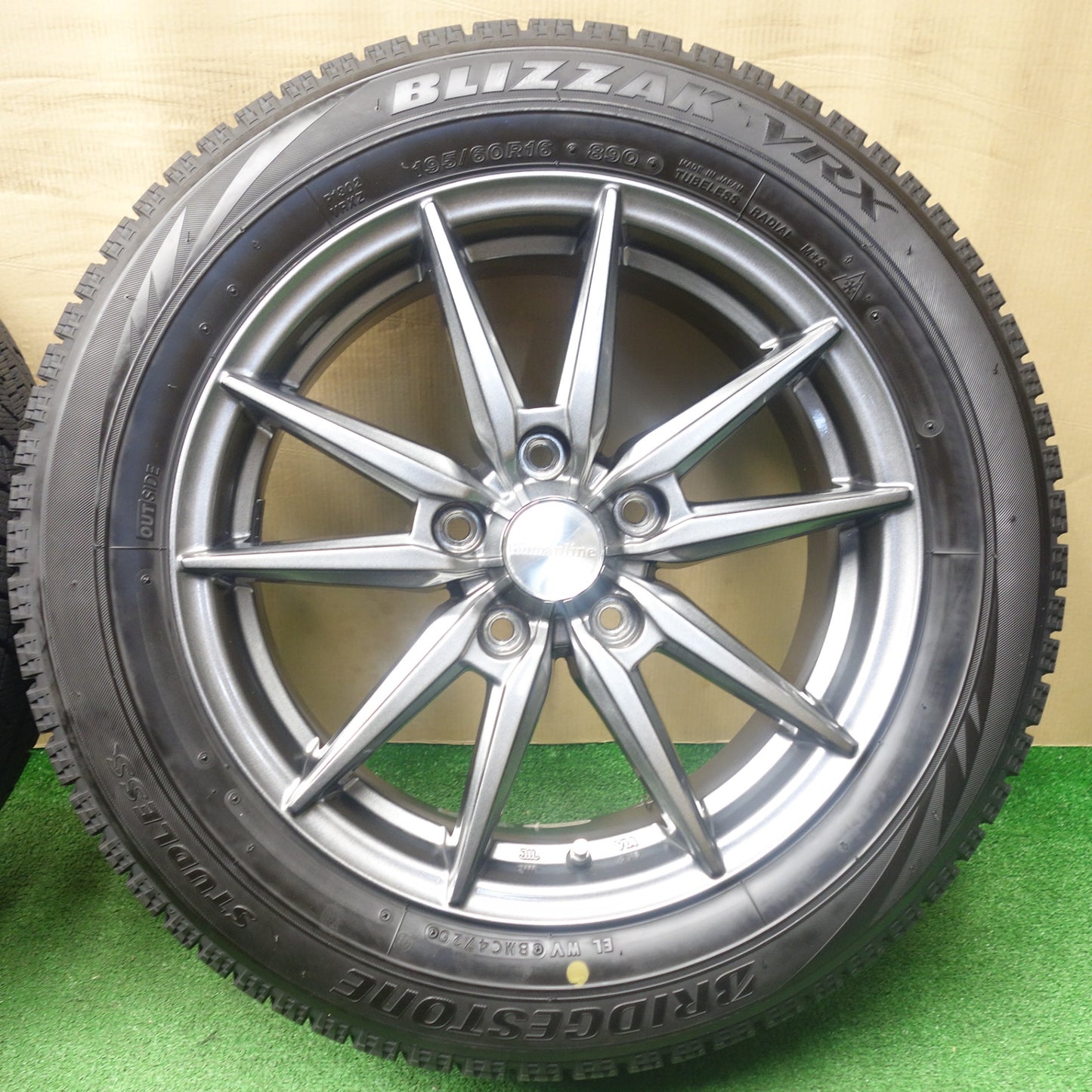 バリ溝！キレイ！9.5分★スタッドレス 195/60R16 ブリヂストン ブリザック VRX Humanline ヒューマンライン 16インチ PCD114.3/5H★6020103KTス