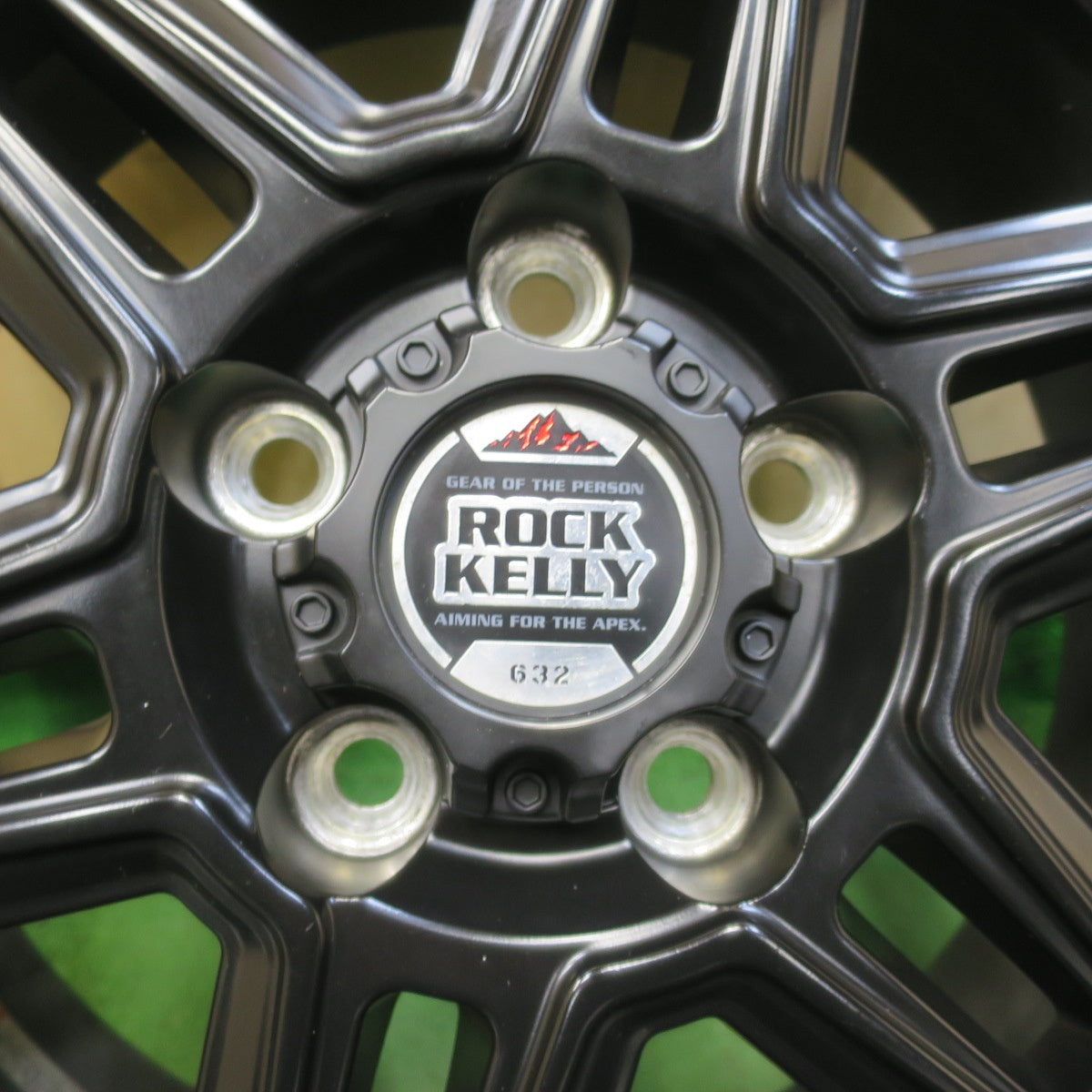 バリ溝！キレイ！9.5分◎LOXARNY ROCK KELLY 632 215/70R16 スタッドレス グッドイヤー アイスナビ SUV ロクサーニ ロックケリー 16インチ PCD114.3/5H◎6061508イス