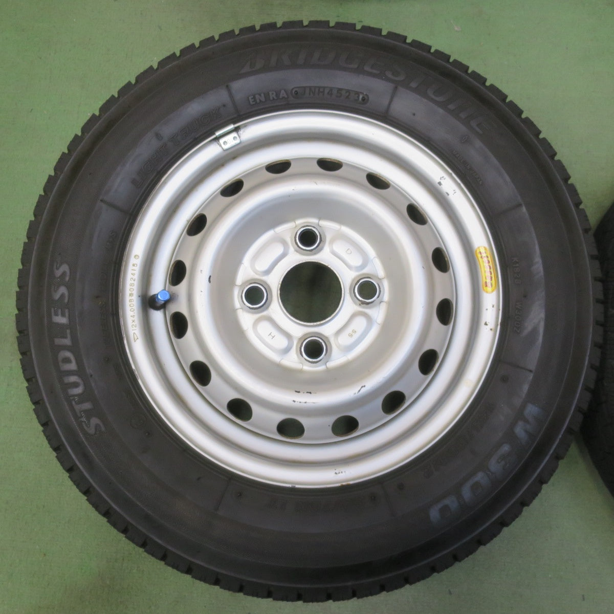4本価格！23年◎ダイハツ アトレー 純正 スチール 145/80R12 80/78N スタッドレス ブリヂストン W300 12インチ PCD100/4H◎6101908イス