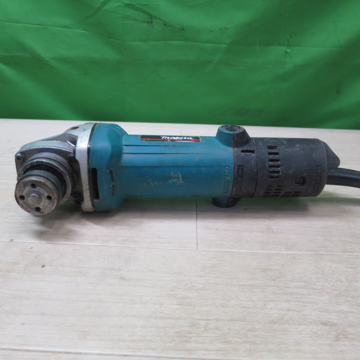 [送料無料] ☆マキタ 100mm ディスクグラインダ 9533B 電動 工具 100V makita コード式 研削 研摩 研磨 機☆