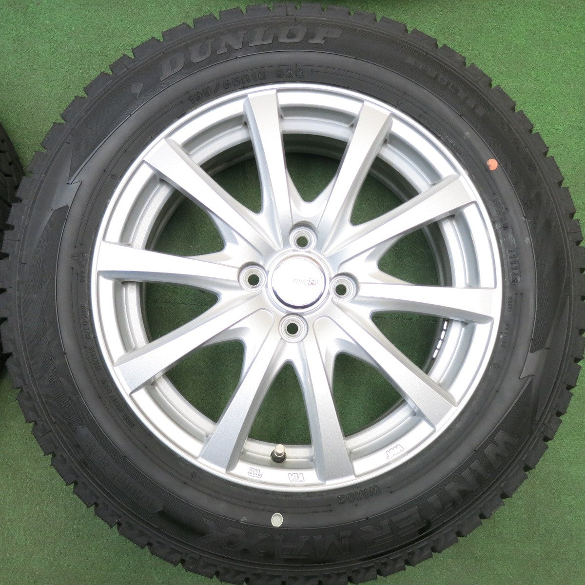 ほぼ未使用！24年！キレイ★スタッドレス 195/65R16 ダンロップ ウインターマックス WM02 ravrion RS01 ラブリオン 16インチ PCD100/4H★6031503HAス