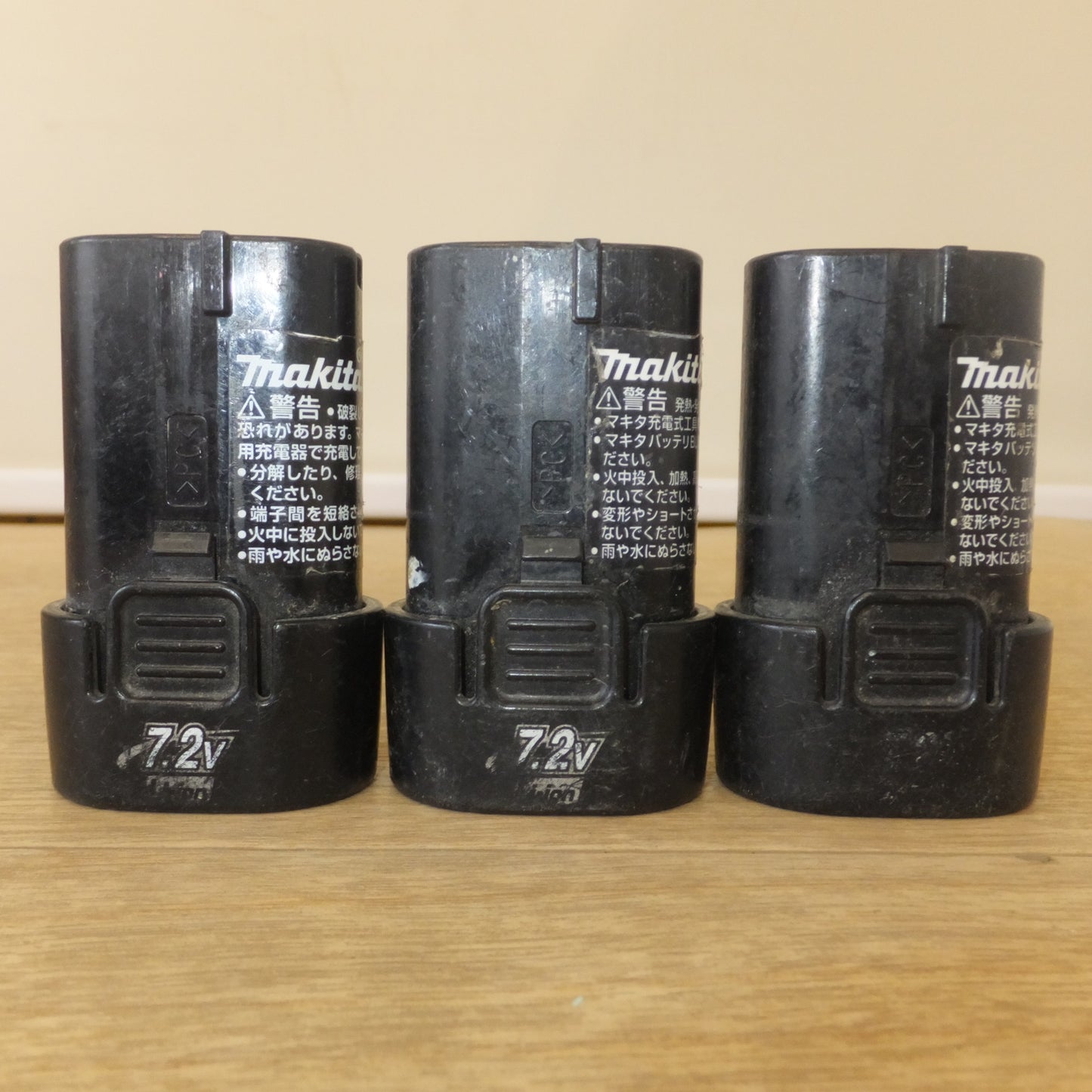 [送料無料] ジャンク★マキタ makita バッテリ BL1013 2個　バッテリ BL7010 3個　充電器 DC10WA　セット★