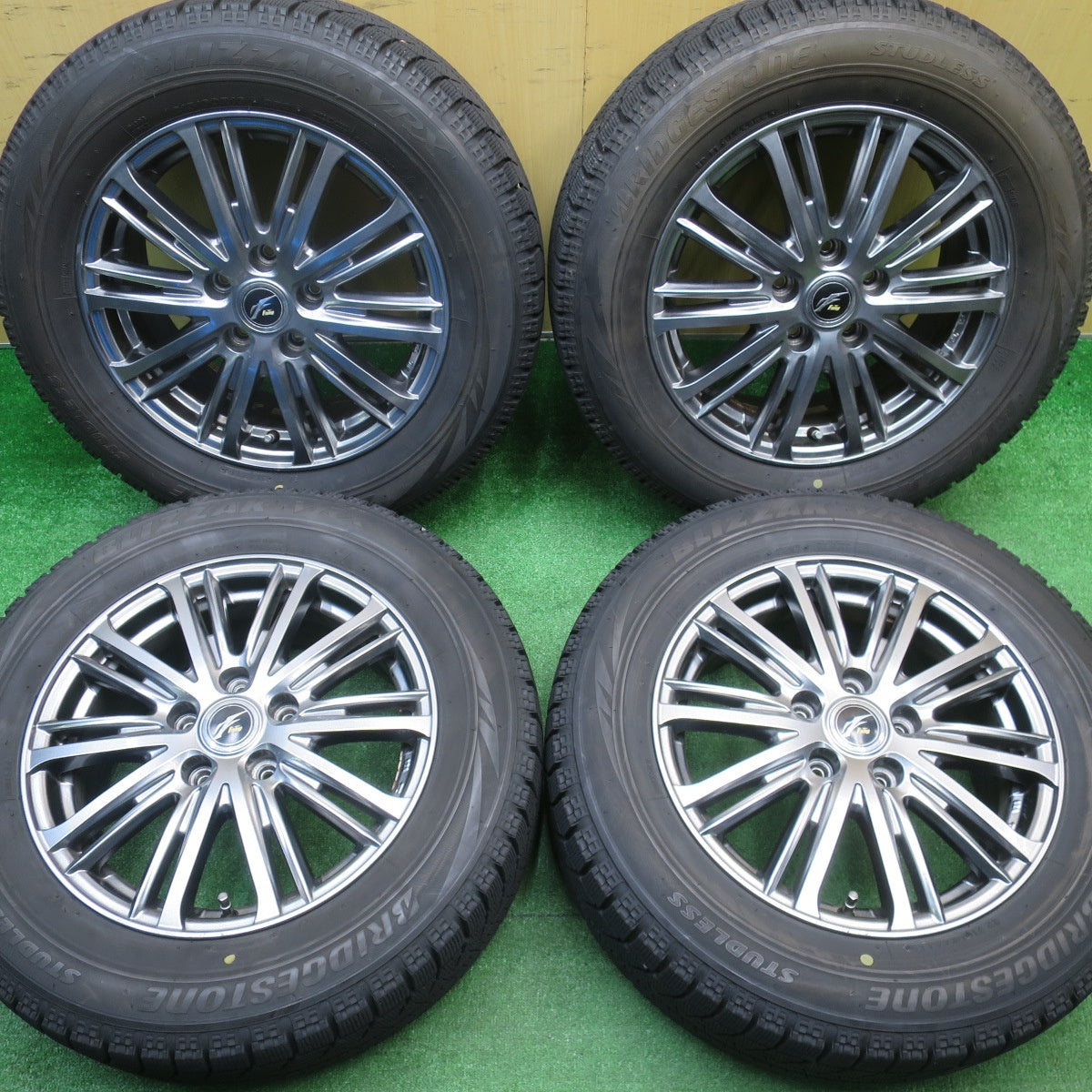 バリ溝！9分★スタッドレス 215/60R16 ブリヂストン ブリザック VRX Fang ファング 16インチ PCD114.3/5H★5111312NJス