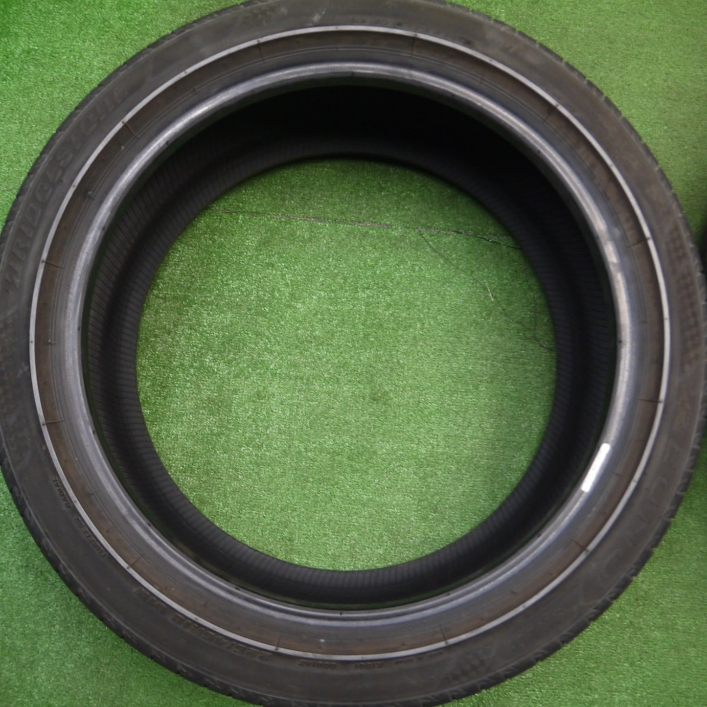 [送料無料] バリ溝！8.5分★225/45R18 ブリヂストン レグノ GR001 タイヤ 18インチ クラウン マークX オデッセイ 等★4121307Hノタ