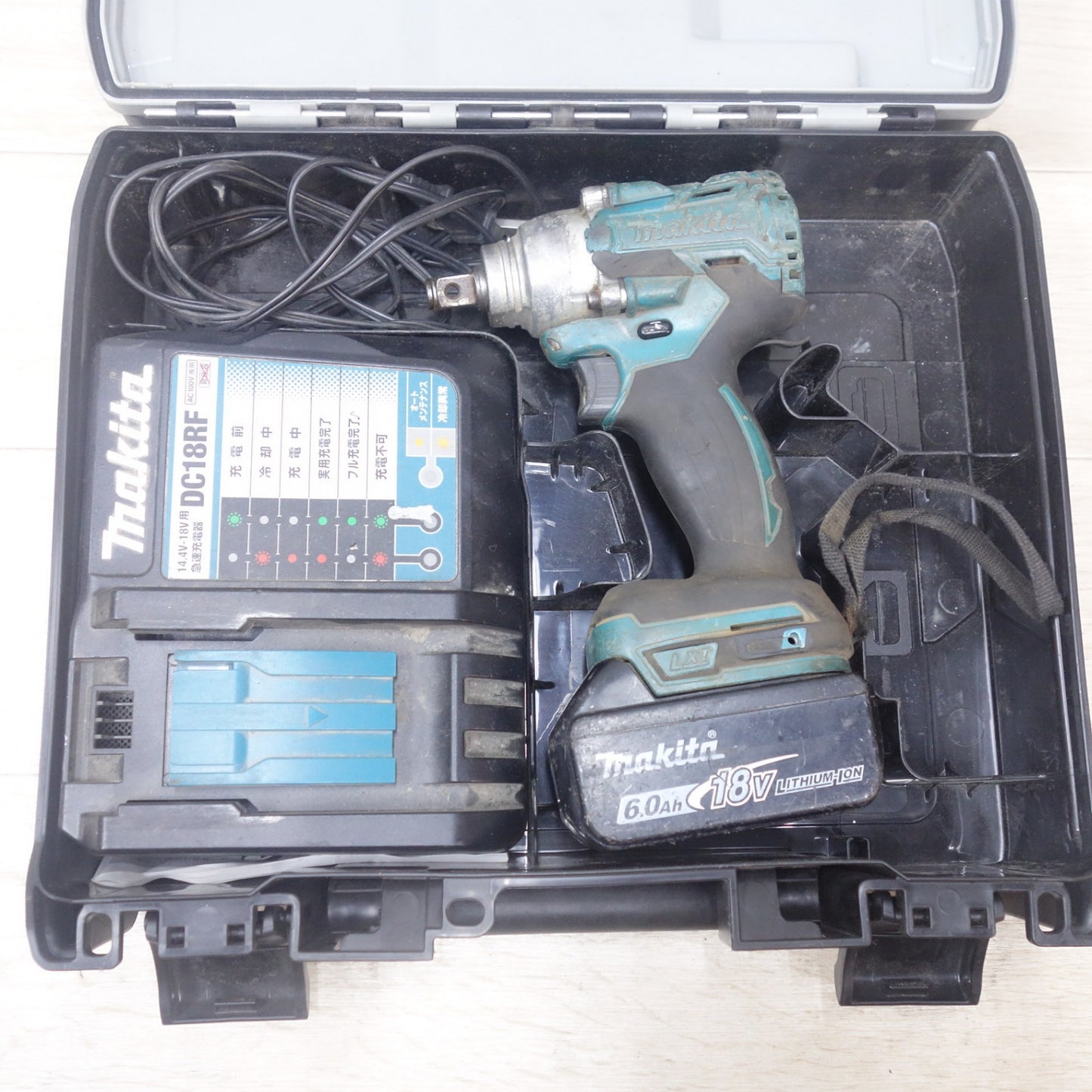[送料無料] ◆マキタ 充電式 インパクトレンチ TW285D 18V バッテリー 充電器付き BL1860B DC18RF 電動 工具◆