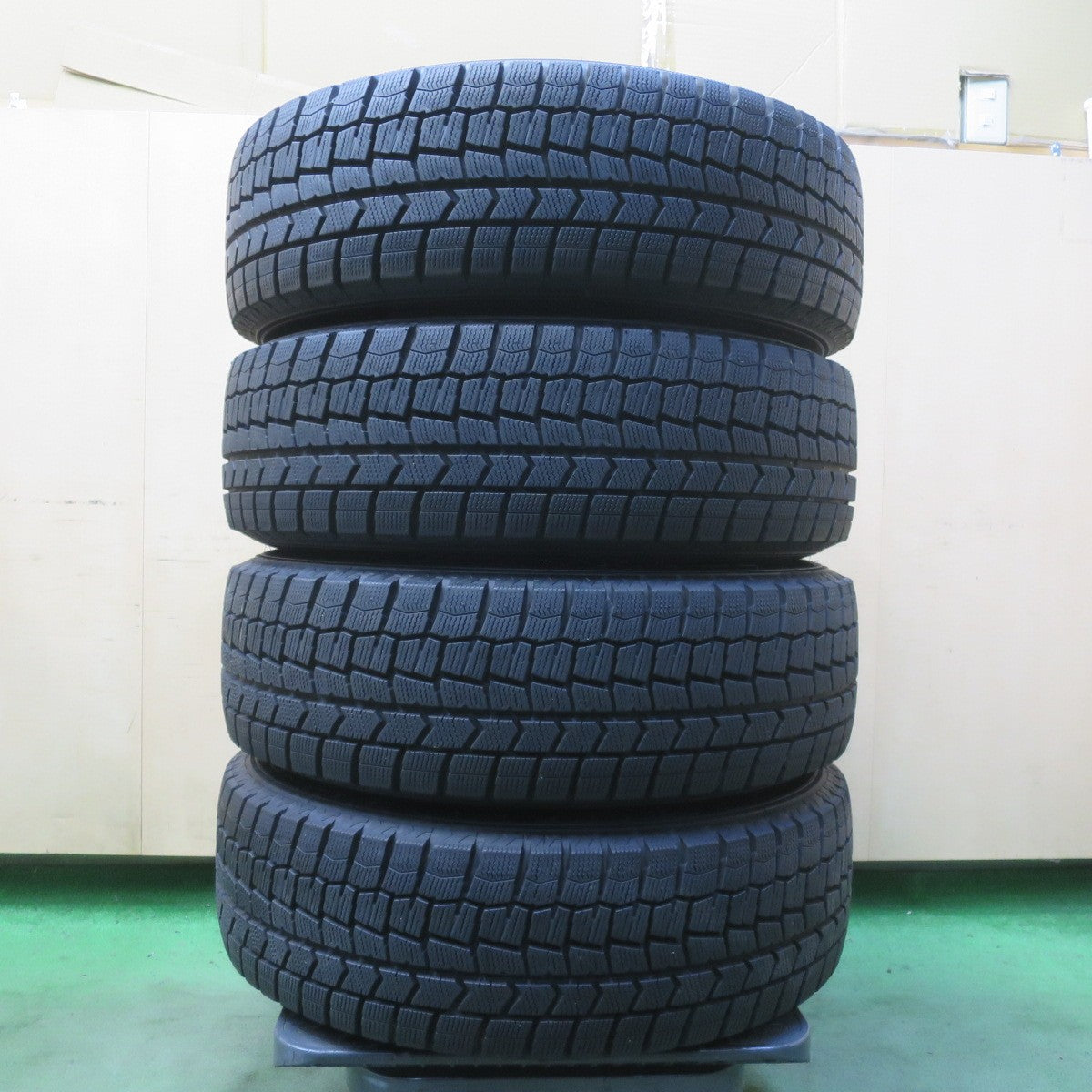 バリ溝！キレイ！9.5分◎スタッドレス 195/65R16 ダンロップ ウインターマックス WM02 TIRADO Eta LA STRADA ティラード ラストラーダ 16インチ PCD100/4H◎6091909イス
