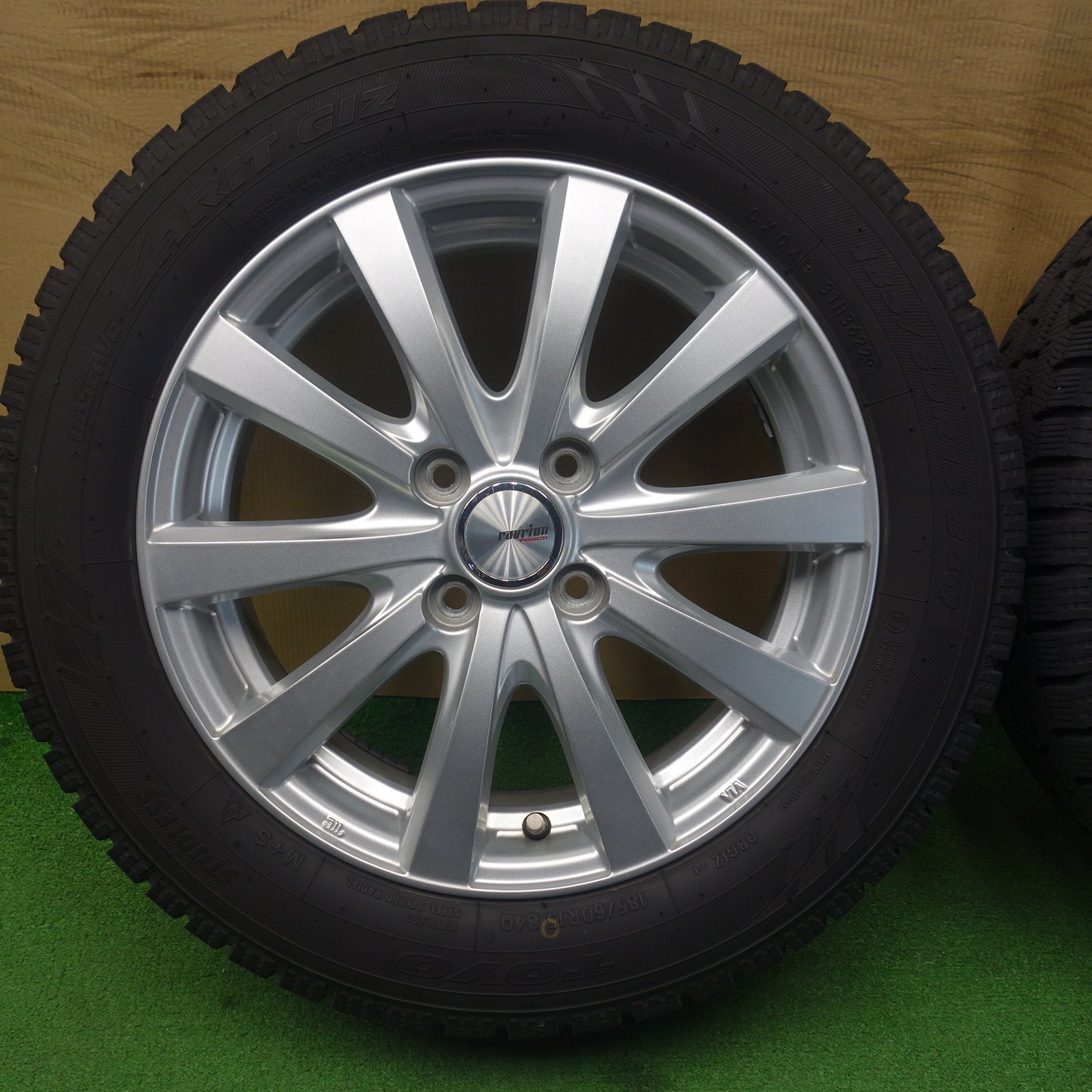 バリ溝！22年！キレイ！9.5分★スタッドレス 185/60R15 トーヨー オブザーブ ガリット GIZ ravrion RS01 ラブリオン 15インチ PCD100/4H★6051802KTス