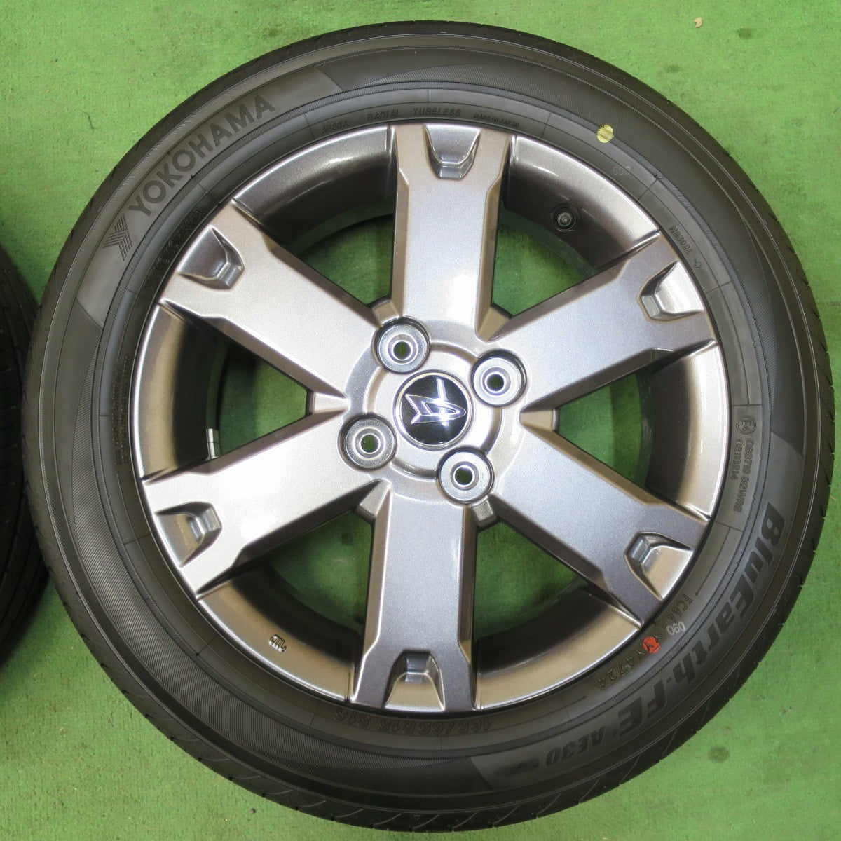 [送料無料] 新車外し！24年★ダイハツ タフト 純正 165/65R15 ヨコハマ BluEarth-FE AE30 15インチ ブルーアース PCD100/4H★5021423イノ