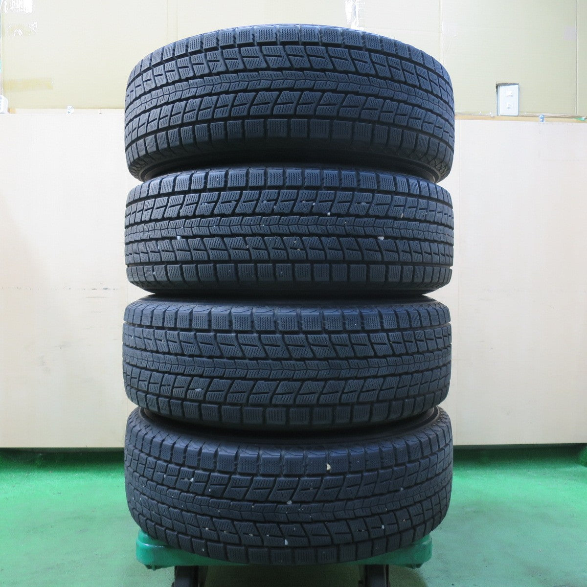 [送料無料] バリ溝！9.5分★スタッドレス 225/65R17 ダンロップ ウインターマックス SJ8 TEAD テッド 17インチ PCD114.3/5H★5010401イス