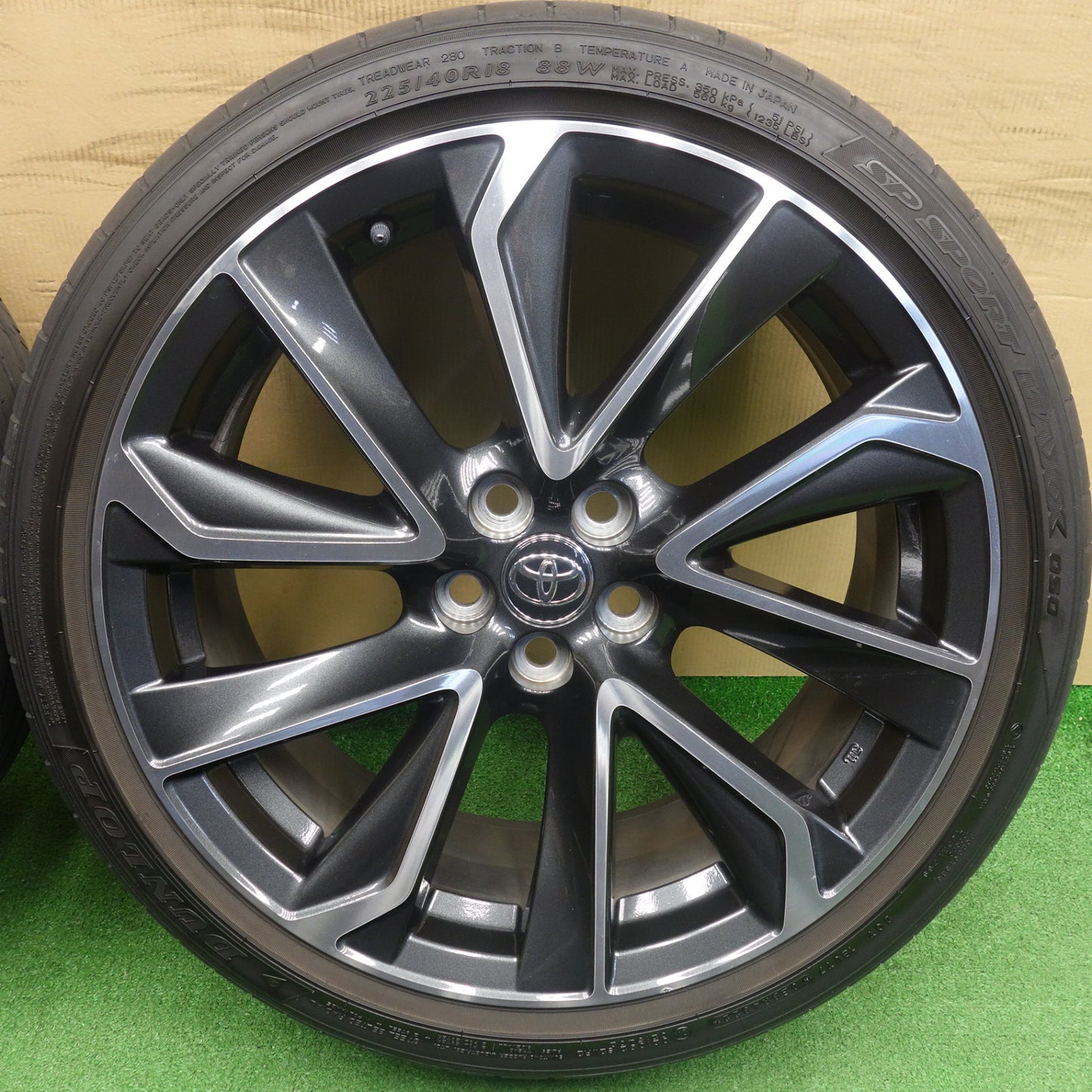 キレイ！22年★トヨタ カローラスポーツ GZ 純正 225/40R18 ダンロップ SP スポーツマックス 050 18インチ PCD100/5H★6042403KTノ