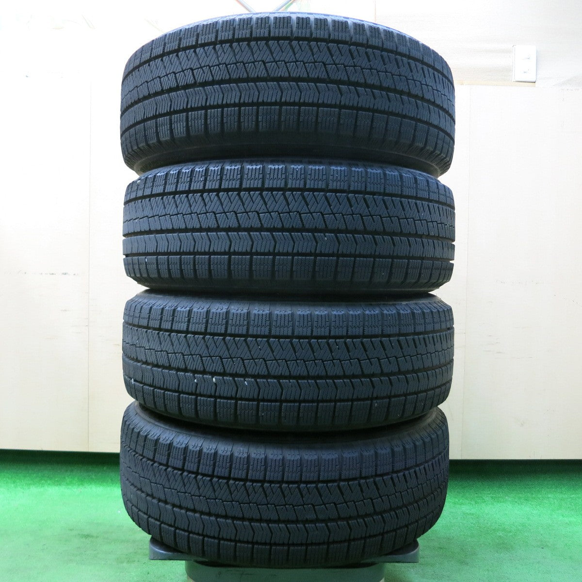 *送料無料* バリ溝！21年！キレイ！9.5分★スタッドレス 205/60R16 ブリヂストン ブリザック VRX2 TEAD テッド 16インチ PCD114.3/5H★4041102イス