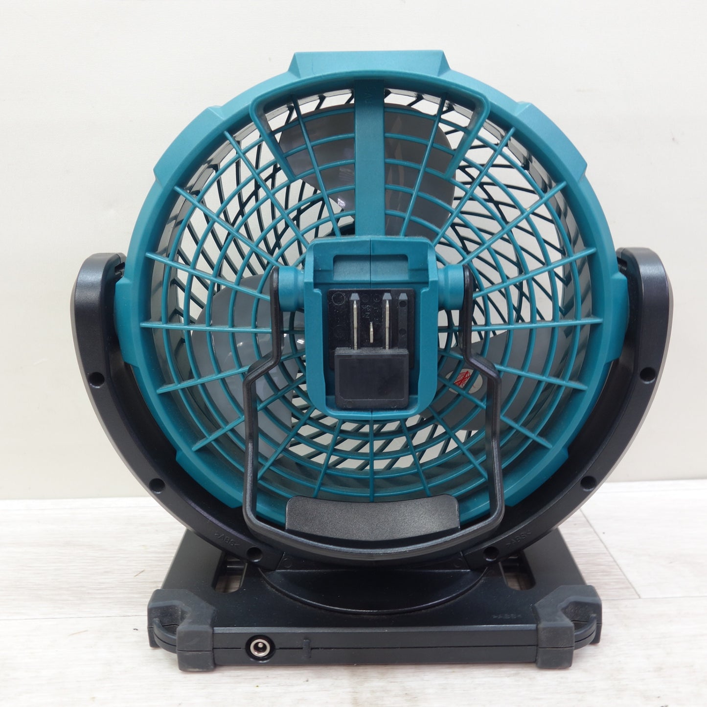 [送料無料] キレイ☆マキタ 充電式 ファン 10.8V CF100D 本体 コード のみ 扇風機 電動 工具☆