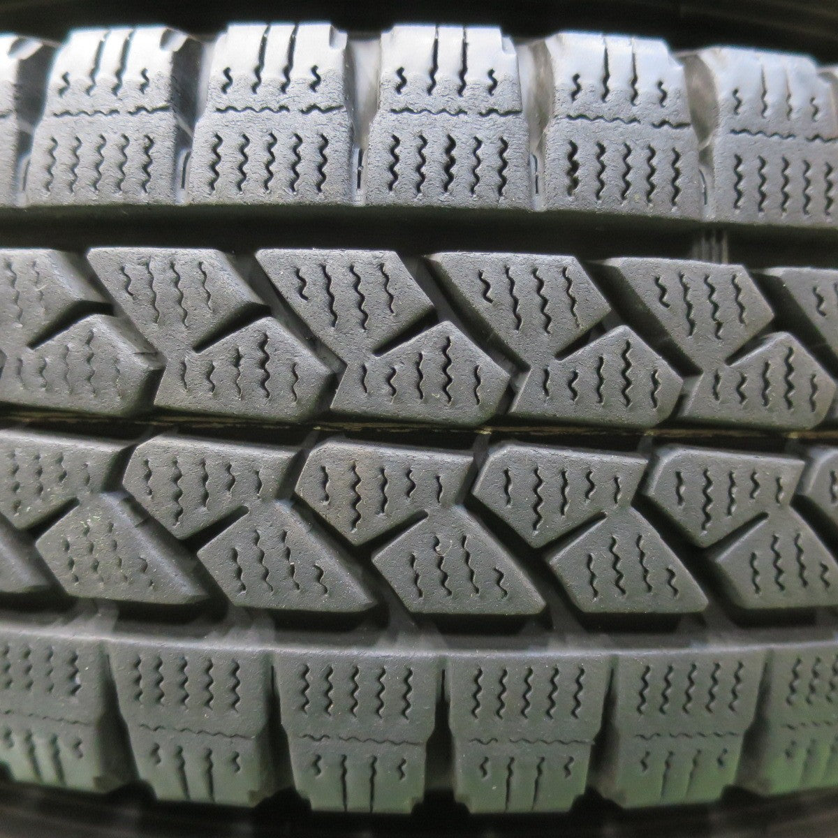 バリ溝！9.5分★スタッドレス 145R12 LT 6PR ブリヂストン ブリザック VL1 ECO FORME エコフォルム 12インチ PCD100/4H★6010906イス