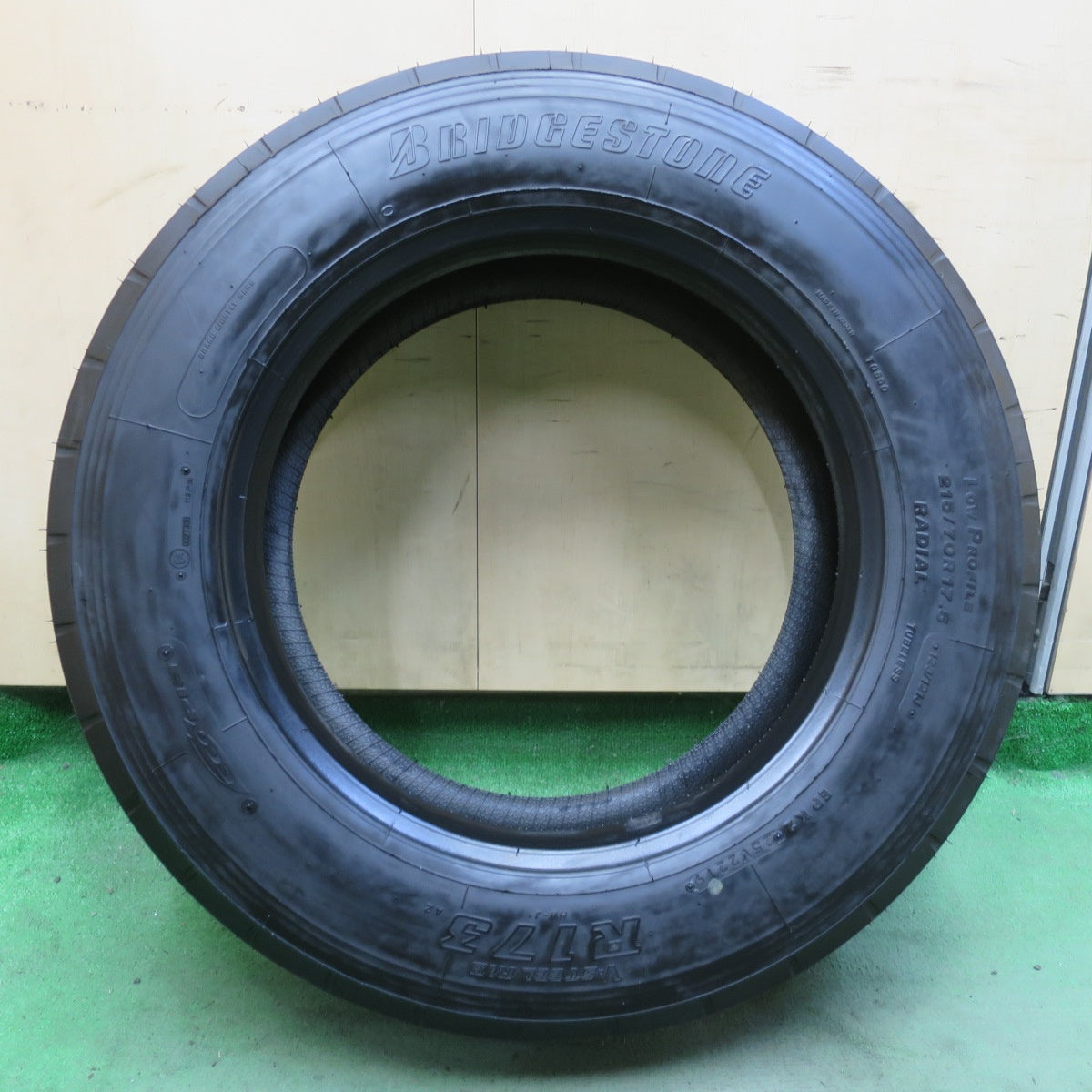 未使用！1本★トラック タイヤ 215/70R17.5 123/121J ブリヂストン R173 17.5インチ★6053002イノタ