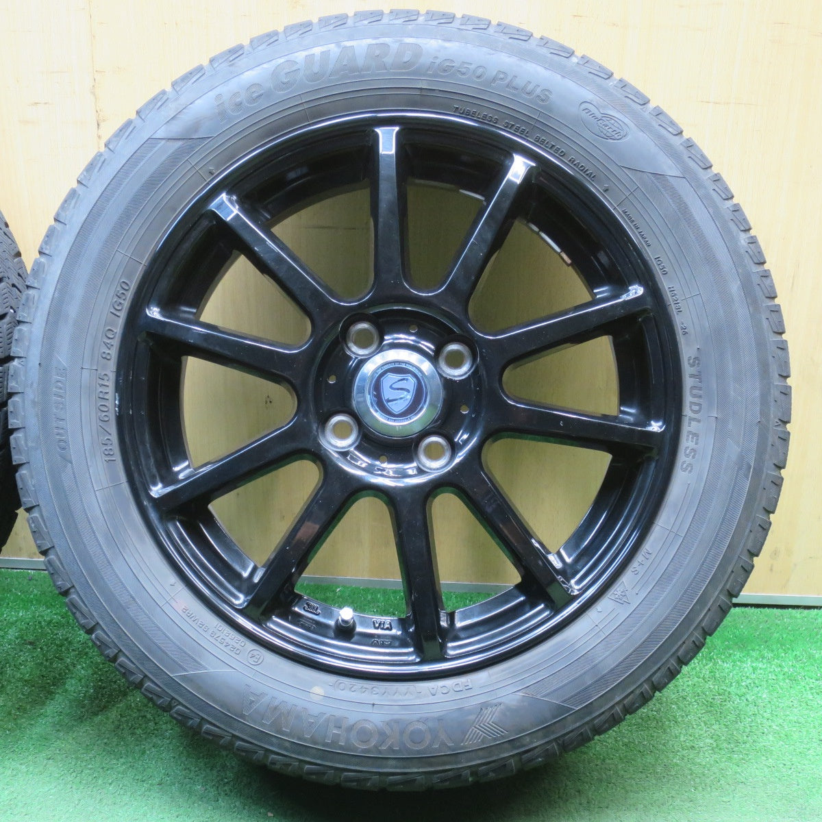 バリ溝！8.5分★スタッドレス 185/60R15 ヨコハマ アイスガード iG50 プラス STRANGER ストレンジャー 15インチ PCD100/4H★6040901NJス