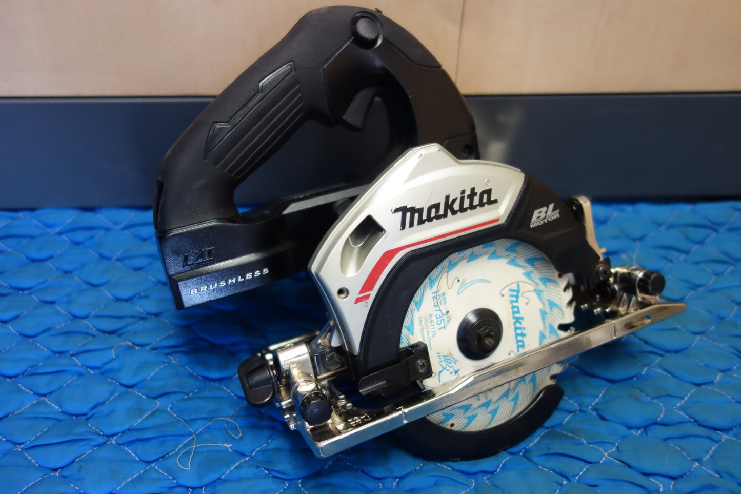 [送料無料] ☆マキタ 125mm 充電式 マルノコ HS474D 電動 工具 切断機 丸のこ 丸鋸 丸ノコ makita 本体のみ☆