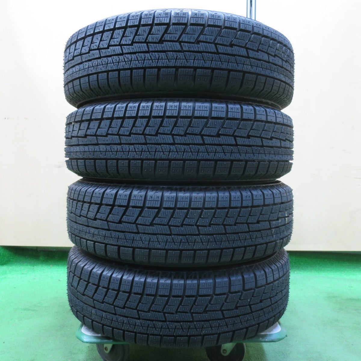 [送料無料] 未使用！23年★スタッドレス 165/65R14 ヨコハマ アイスガード iG60 WEZEN 14インチ ハスラー スペーシア 等 PCD100/4H★4110607イス