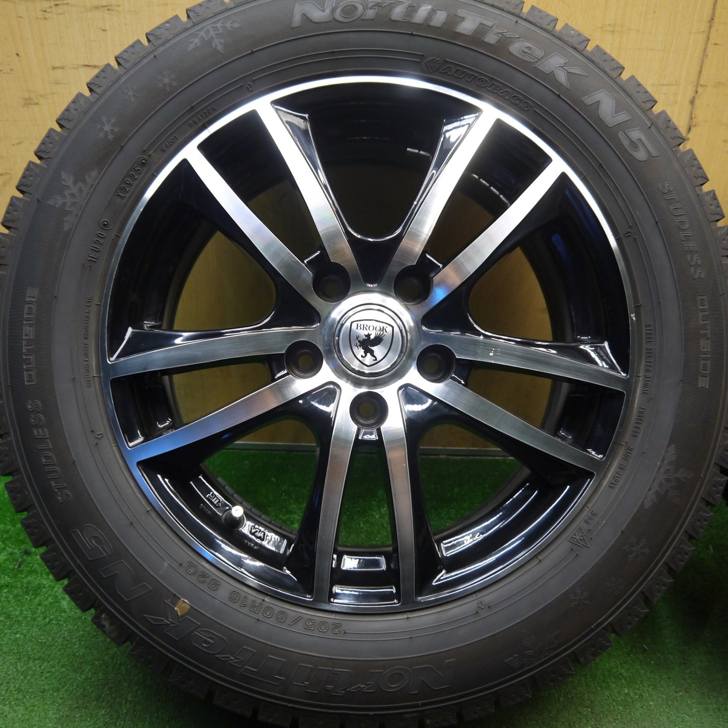 超バリ溝！25年！ほぼ10分★スタッドレス 205/60R16 オートバックス ノーストレック N5 BROOK ブルック 16インチ PCD114.3/5H★6031805Hス