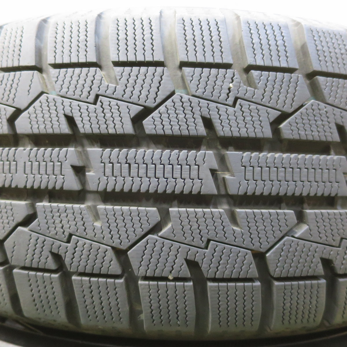 バリ溝！23年！キレイ！9.5分以上★スタッドレス 205/60R16 トーヨー オブザーブ GIZ ECO FORME エコフォルム 16インチ PCD114.3/5H★6051808イス