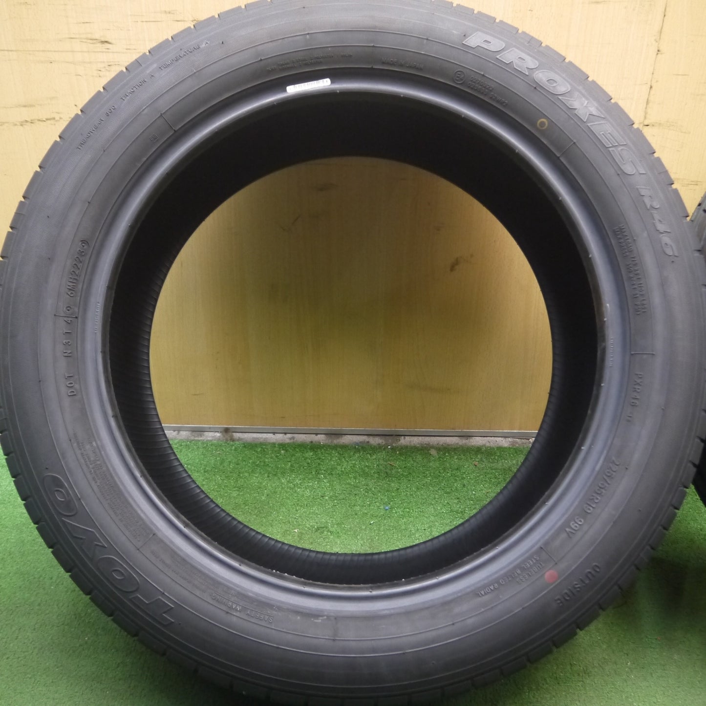 *送料無料* 新車外し！23年★225/55R19 トーヨー プロクセス R46 タイヤ 19インチ ハリアー CX-5 CX-8 エクストレイル 等★4042213Hノタ