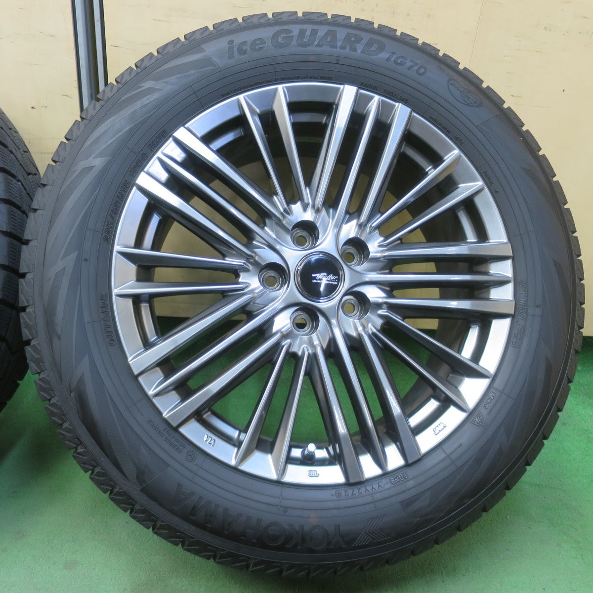 バリ溝！24年！キレイ！9.5分★スタッドレス 225/60R18 ヨコハマ アイスガード iG70 Taylor AME テイラー 18インチ PCD114.3/5H★6040606イス