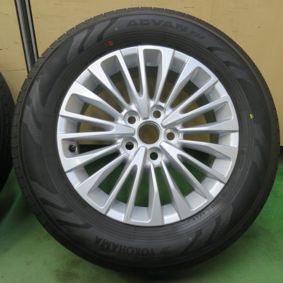 新車外し！26年★トヨタ 40系 アルファード ヴェルファイア 純正 225/65R17 ヨコハマ アドバン V03 17インチ PCD120/5H★6032606イノ
