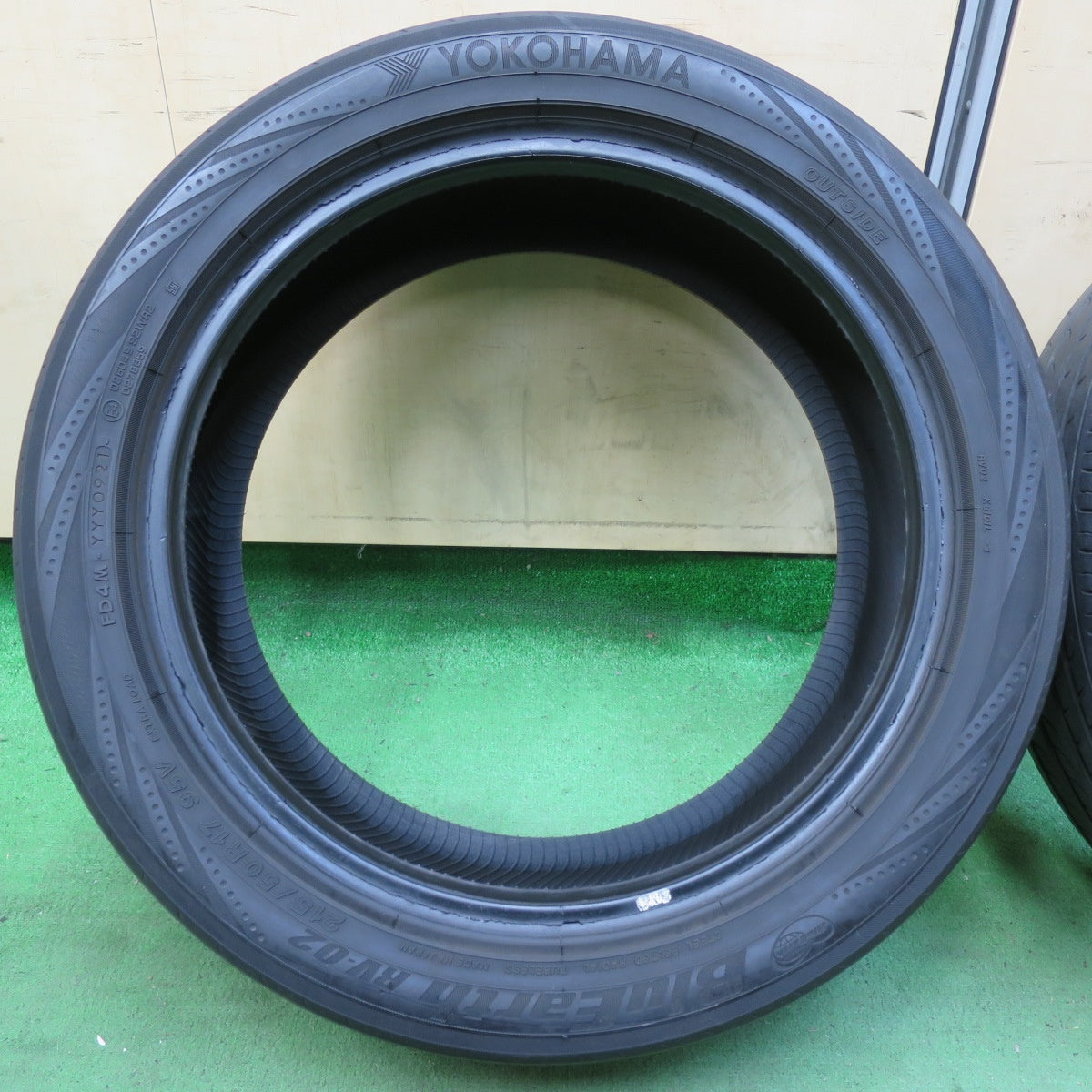 [送料無料] バリ溝！21年！9.5分★215/50R17 ヨコハマ ブルーアース RV-02 タイヤ 17インチ ウィッシュ リーフ インサイト アテンザ レヴォーグ 等★5011505イノタ