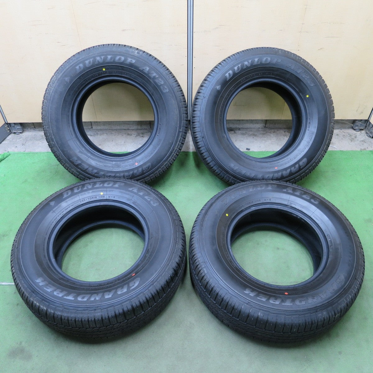 新車外し！26年◎265/70R16 ダンロップ AT23 グラントレック タイヤ 16インチ ランクル 70 プラド ハイラックス サーフ 等◎6090104NGノタ