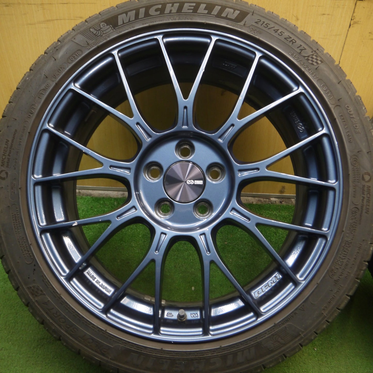 *送料無料* キレイ★86 BRZ 等 ENKEI PFM1 215/45R17 ミシュラン パイロットスポーツ4 エンケイ 17インチ PCD100/5H★4032609Hノ