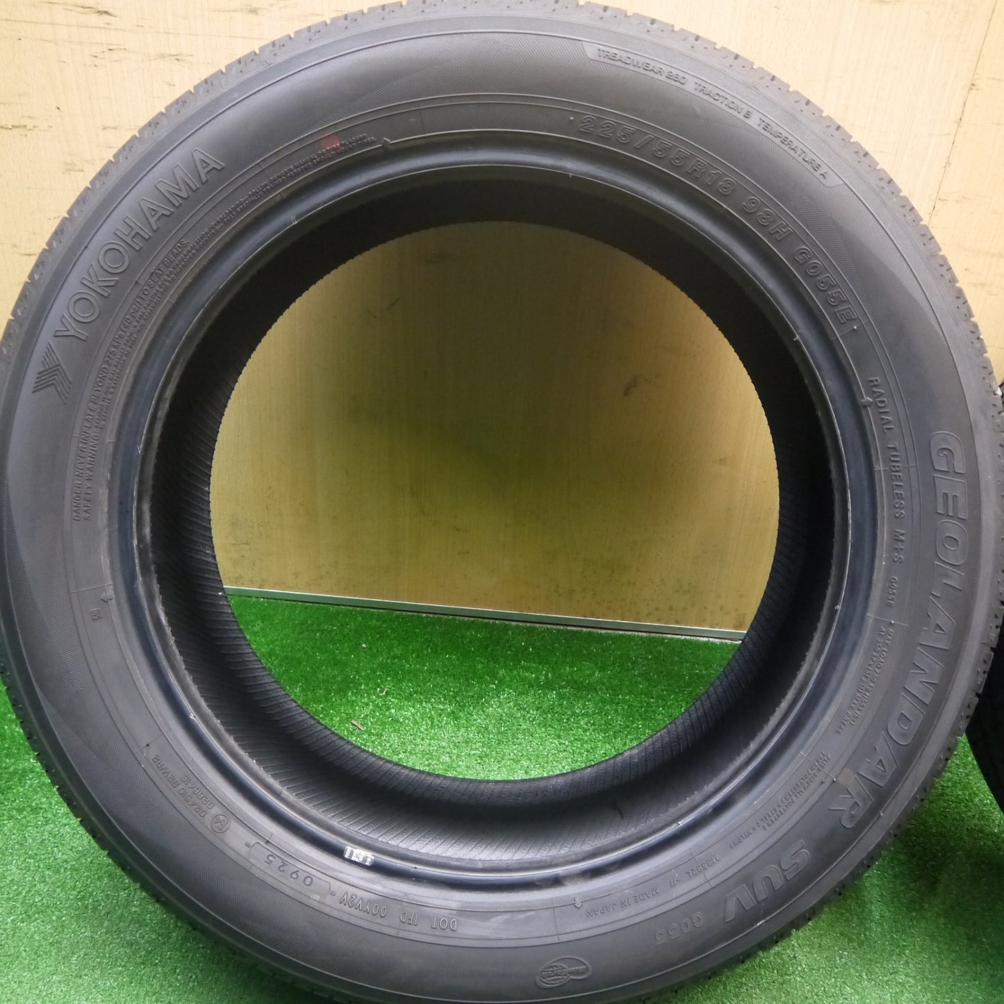 ほぼ新車外し！25年★225/55R18 ヨコハマ ジオランダー SUV G055 G055E タイヤ 18インチ デリカ D:5 シャモニー アウトランダー ZR-V エクストレイル 等★6010501Hノタ