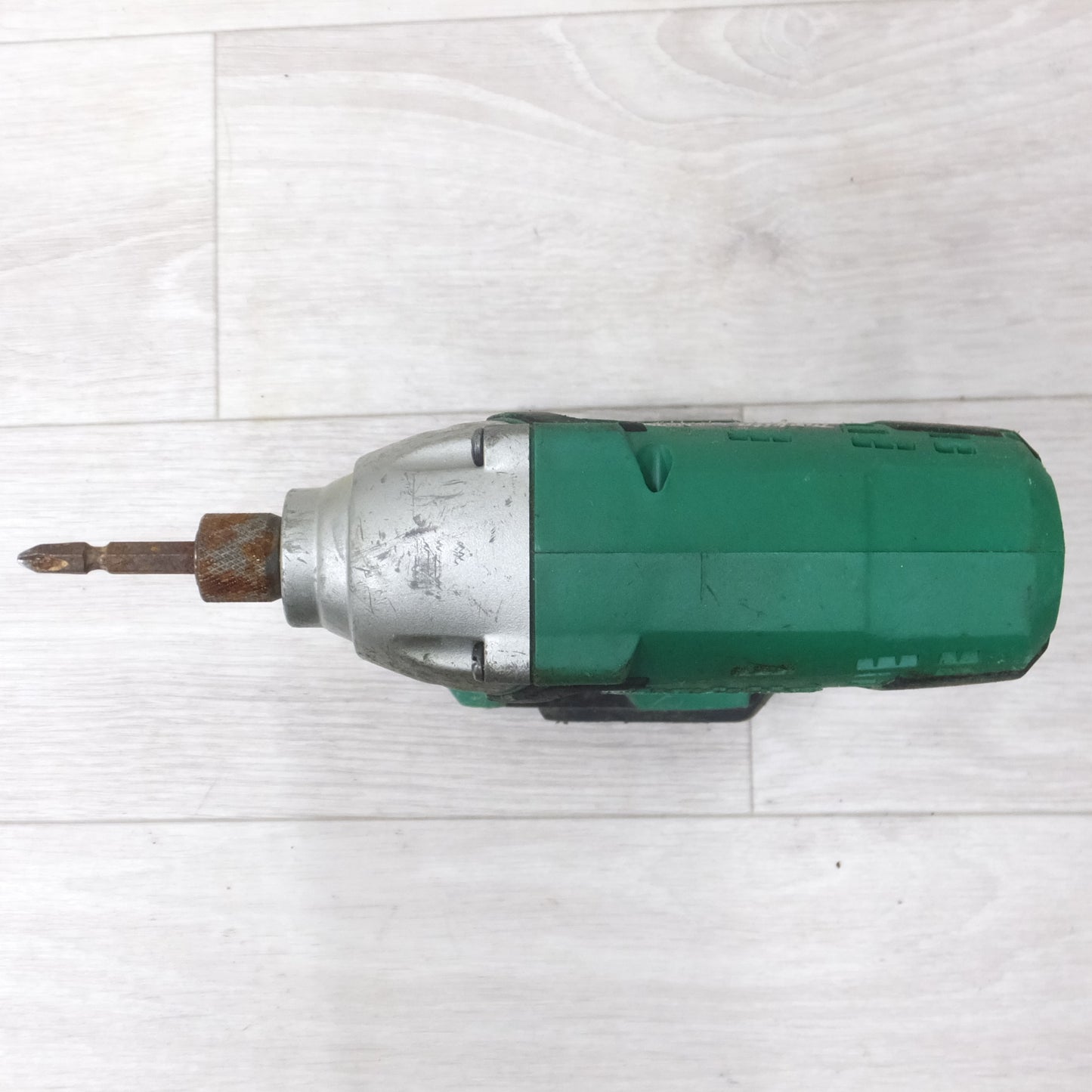 [送料無料] ◆マキタ 充電式 インパクト ドライバ 14.4V M695D バッテリー 充電器 付き 電動 工具◆