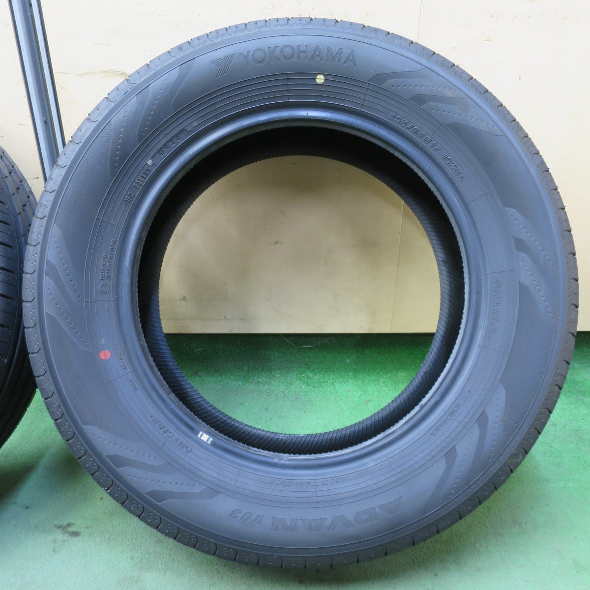 新車外し！26年◎225/65R17 ヨコハマ アドバン V03 タイヤ 17インチ 40系 アルファード ヴェルファイア レクサス NX ハリアー RAV4 等◎6080402NGノタ