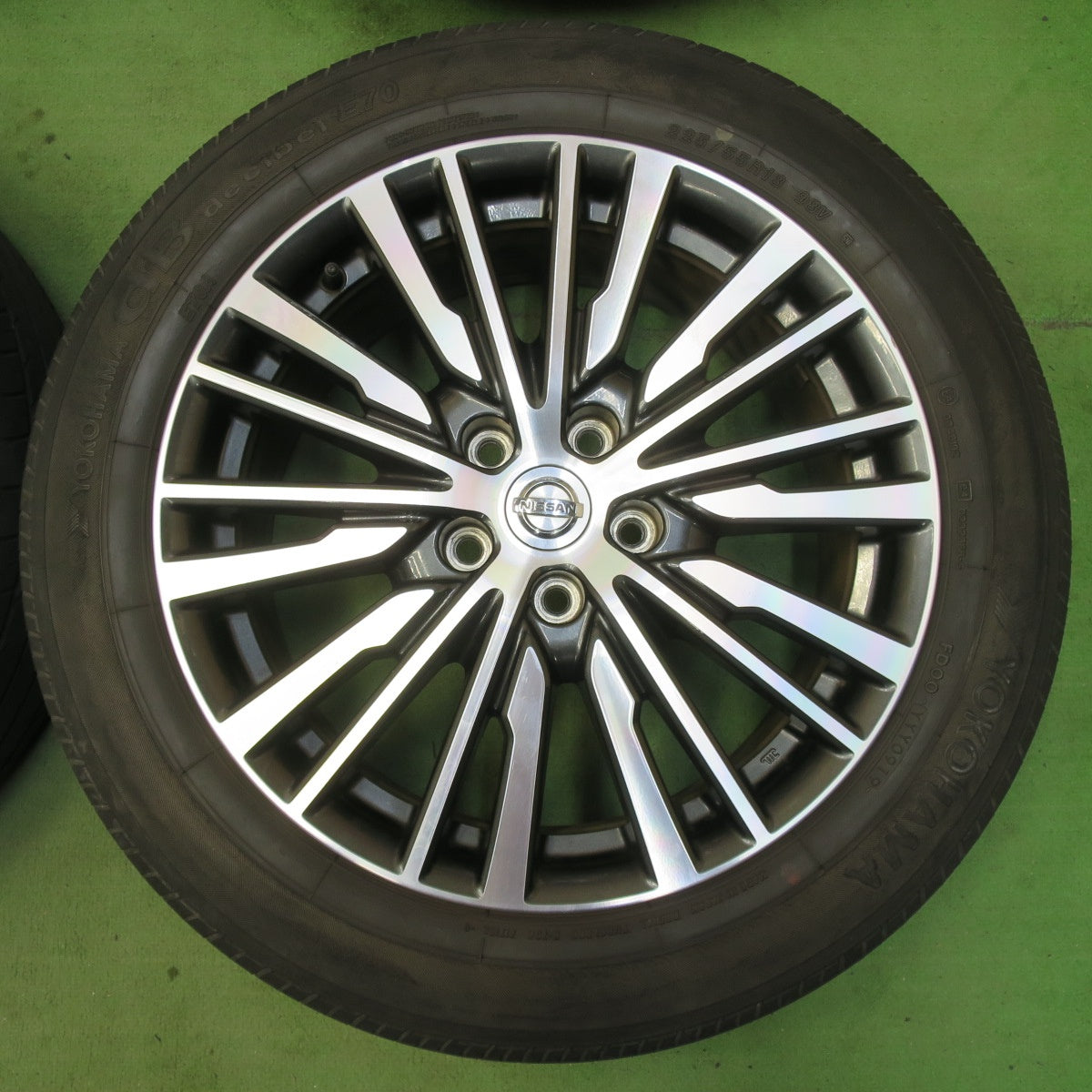 キレイ★日産 E52 エルグランド 純正 225/55R18 ヨコハマ dBデシベル E70 E70A 18インチ PCD114.3/5H★5050402IMノ