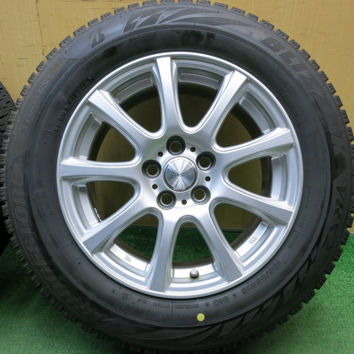 バリ溝！24年！キレイ！9.5分★プリウス 等 195/65R15 スタッドレス ブリヂストン ブリザック VRX2 DUFACT デュファクト 15インチ PCD100/5H★6032808HAス