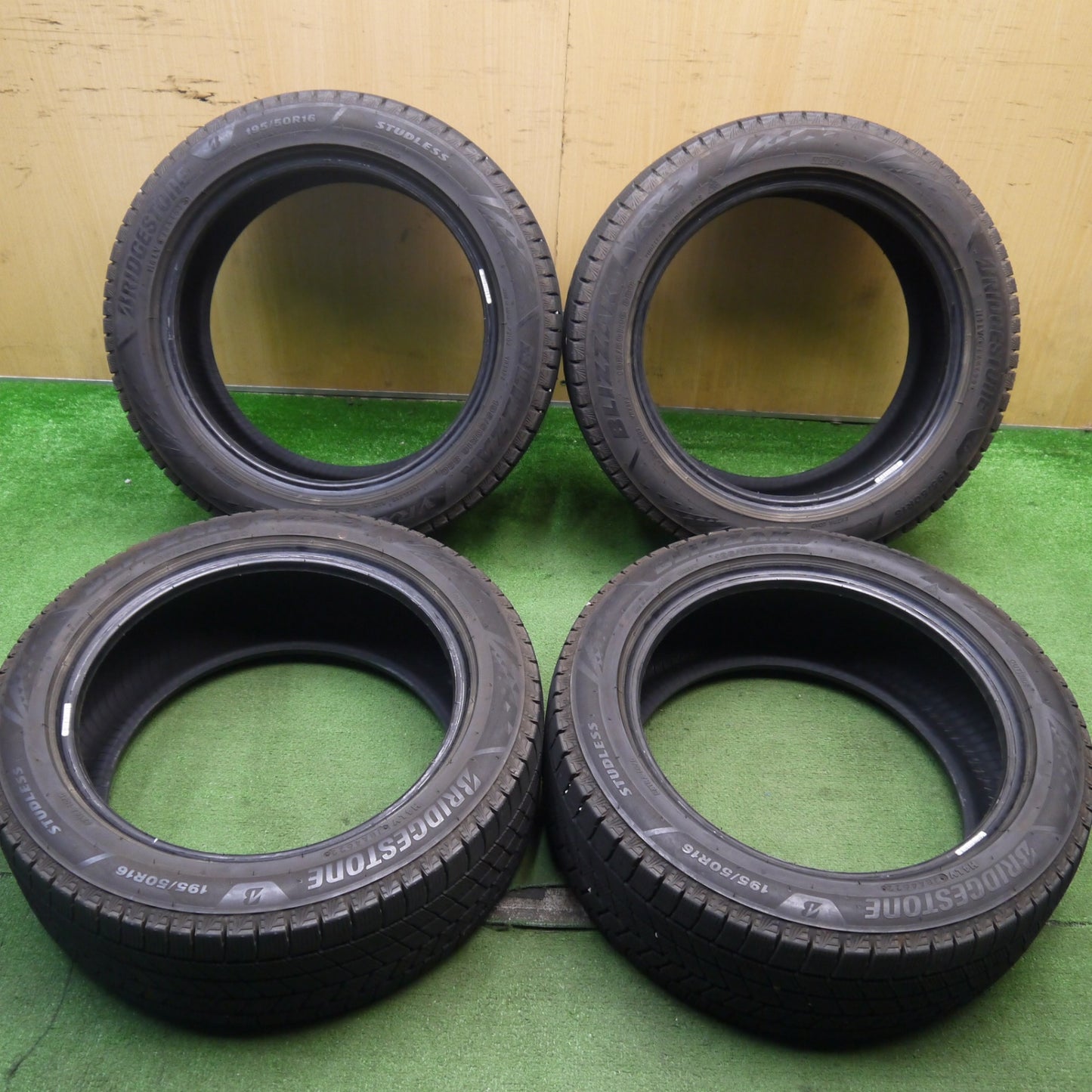 バリ溝！22年！9.5分★スタッドレス 195/50R16 ブリヂストン ブリザック VRX3 タイヤ 16インチ ロードスター スイフトスポーツ 等★5052601Hスタ